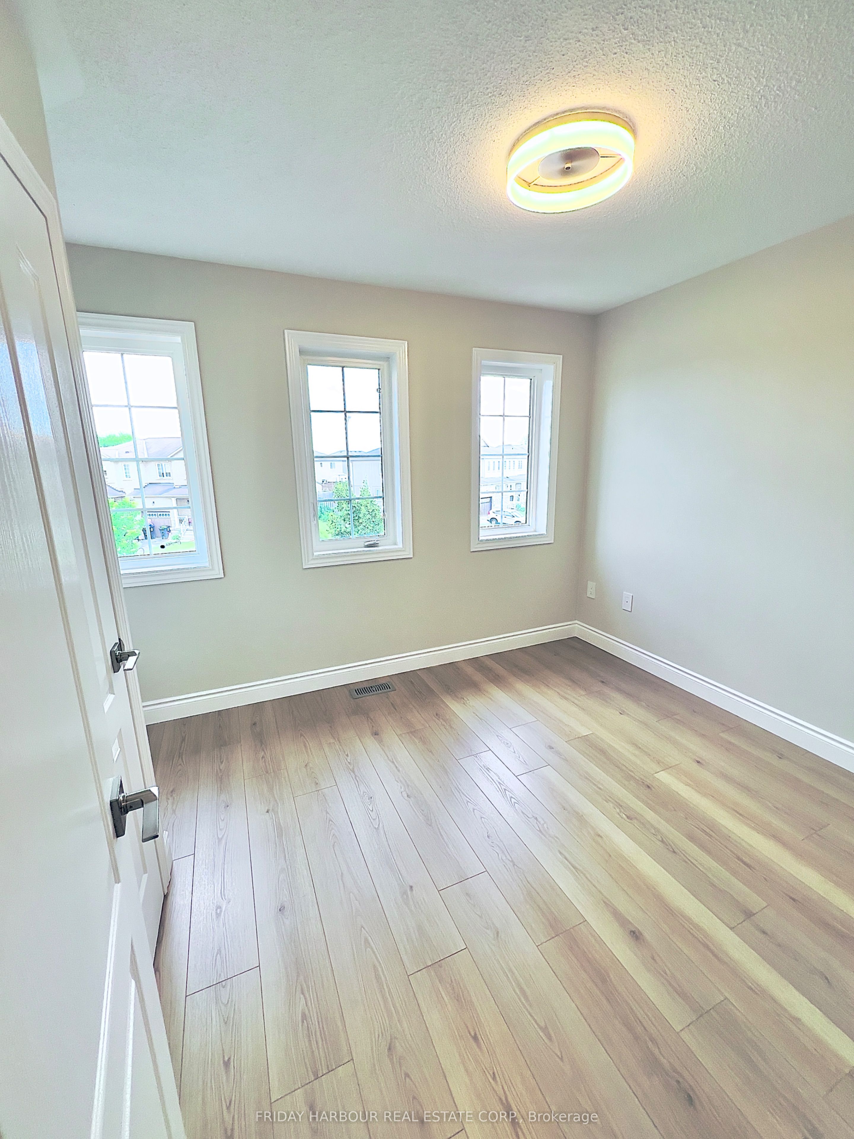 16 Admiral Crescent Property Photo 25