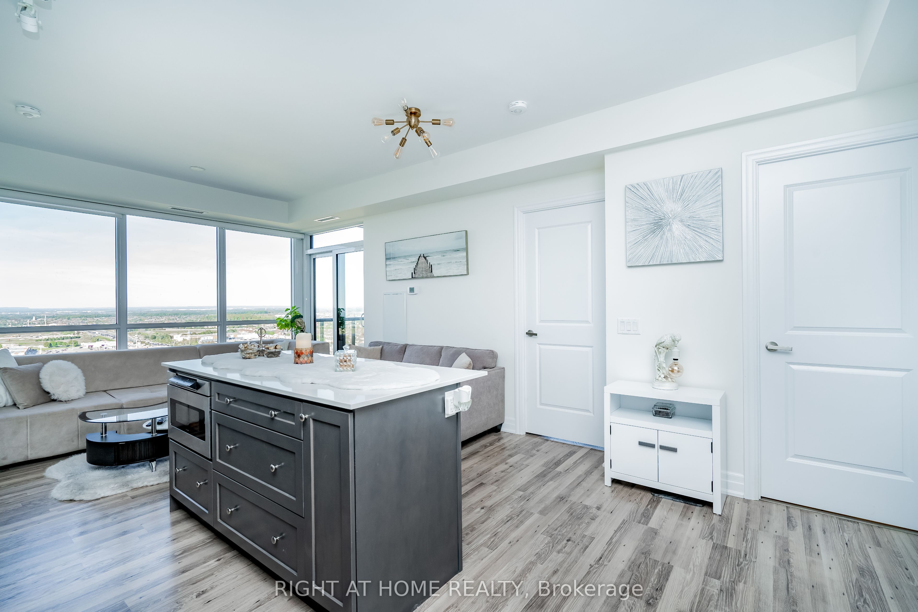 #2309 - 9075 Jane Street Property Photo 1