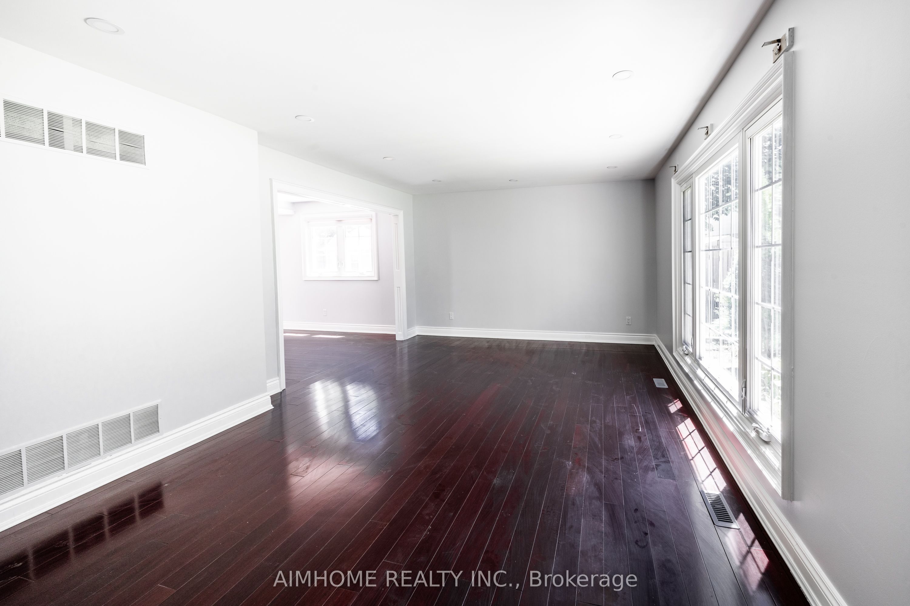 9 Jill Court Property Photo 3