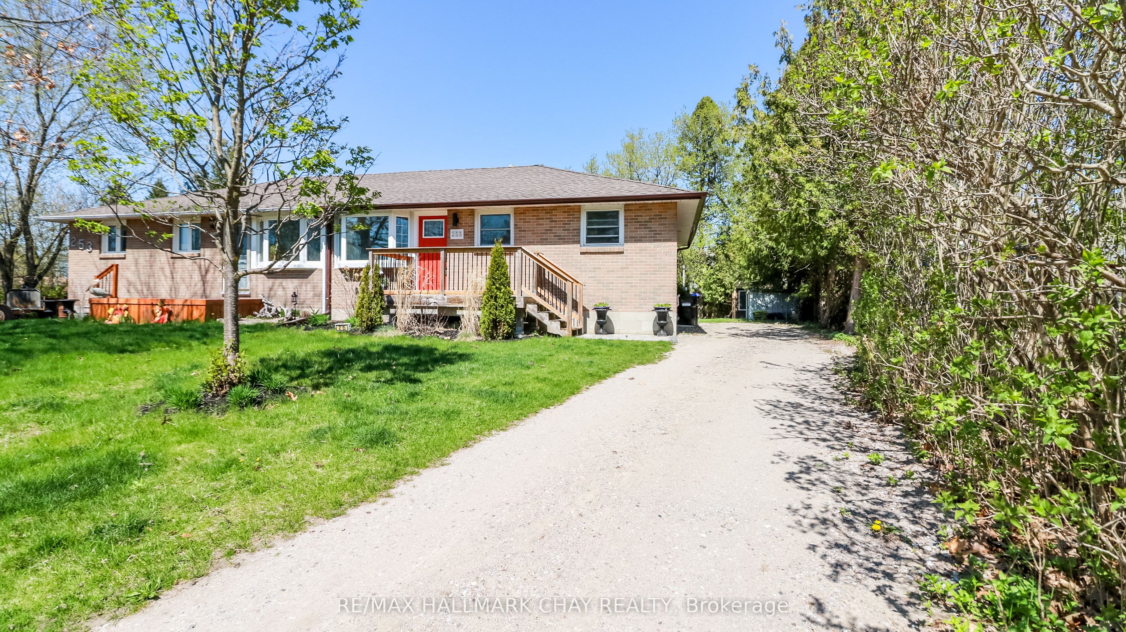 255 Calford Street Property Photo 1