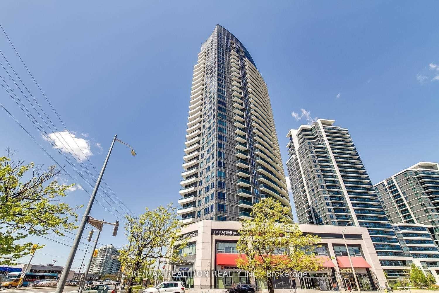 7163 Yonge St Property Photo 1