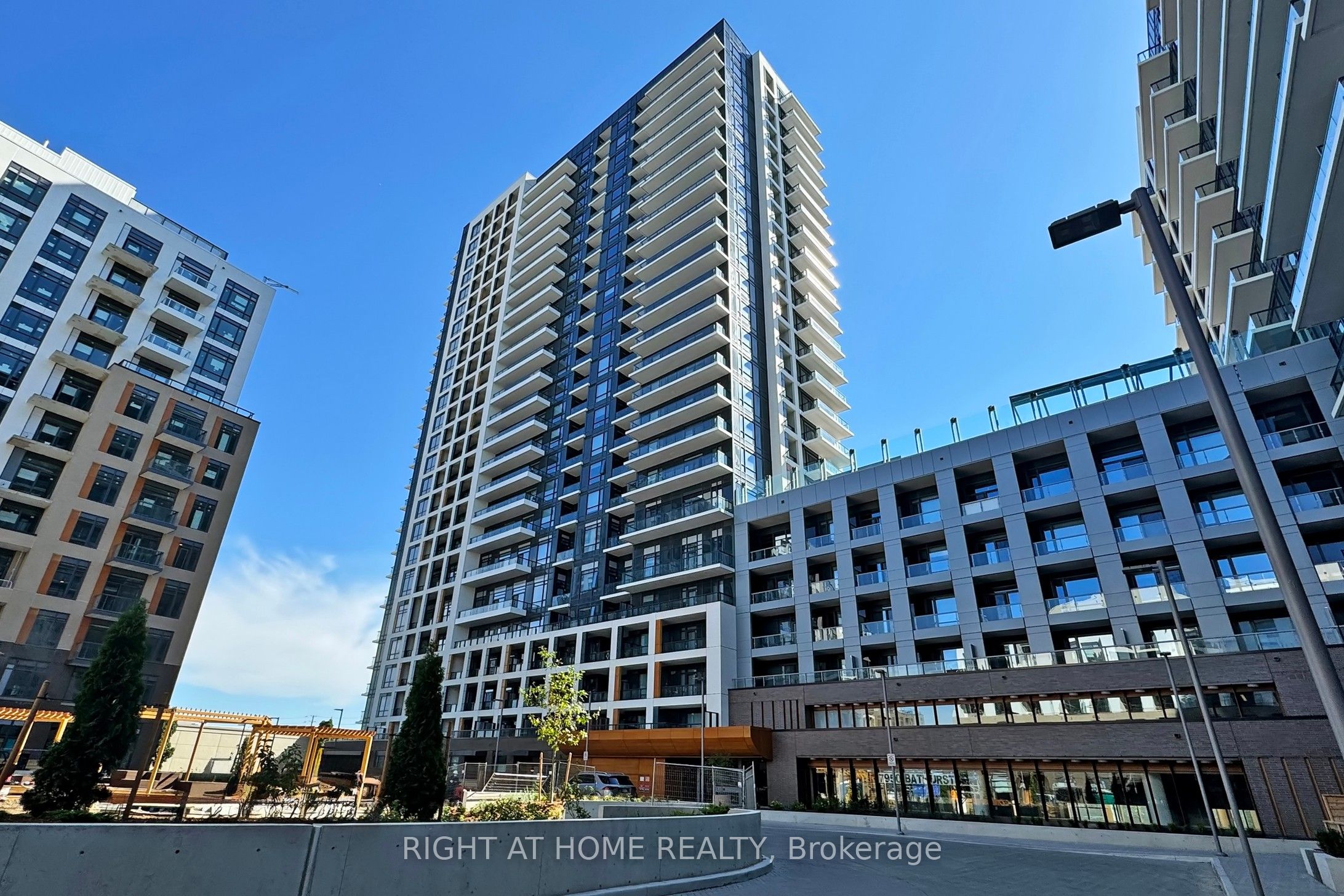 7950 Bathurst Street Property Photo 1