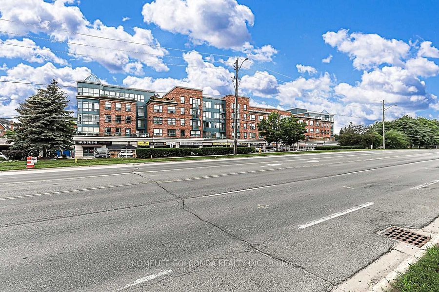 7398 Yonge St Property Photo 1