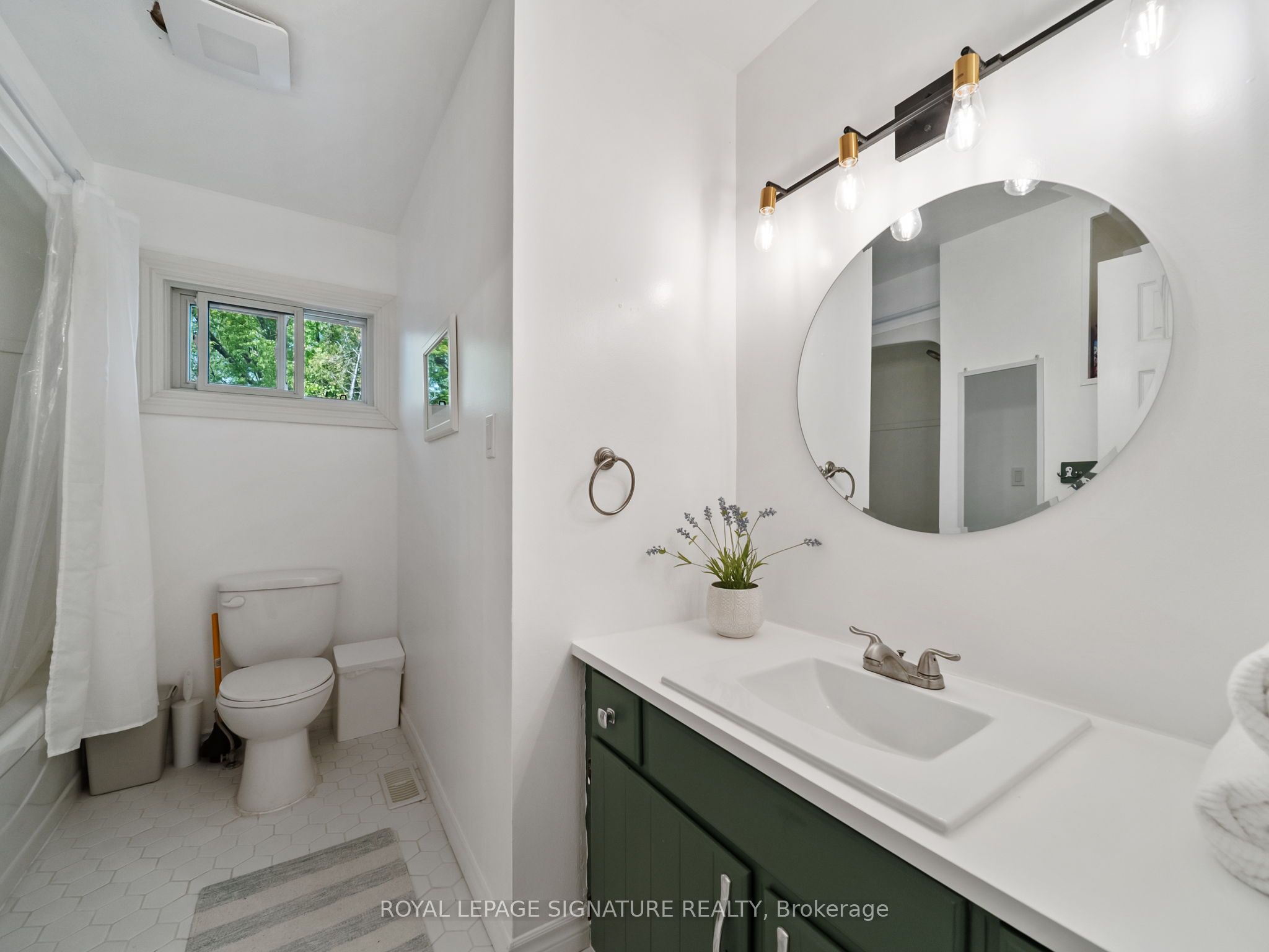 12 Easy Street Property Photo 25