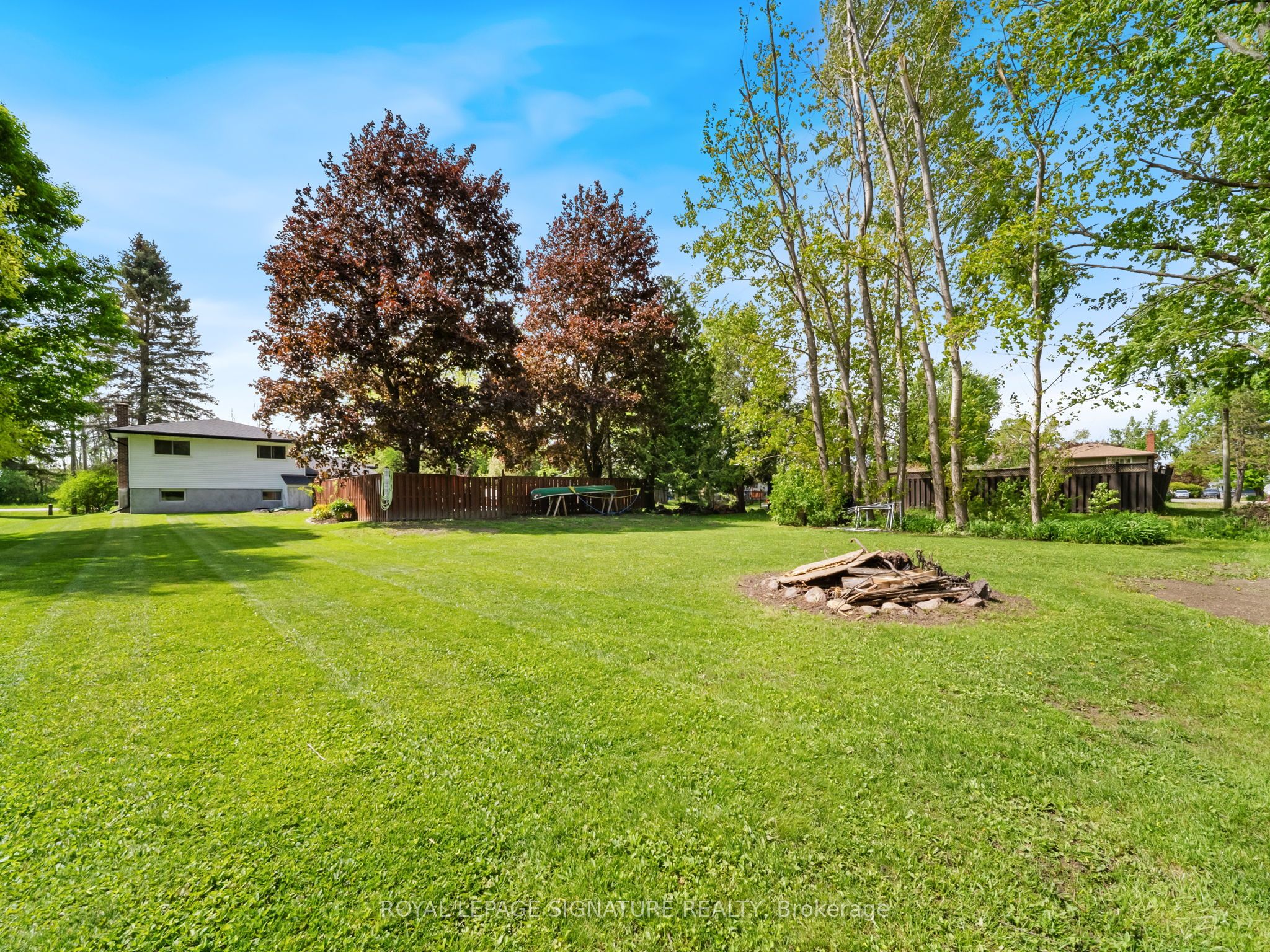 12 Easy Street Property Photo 44