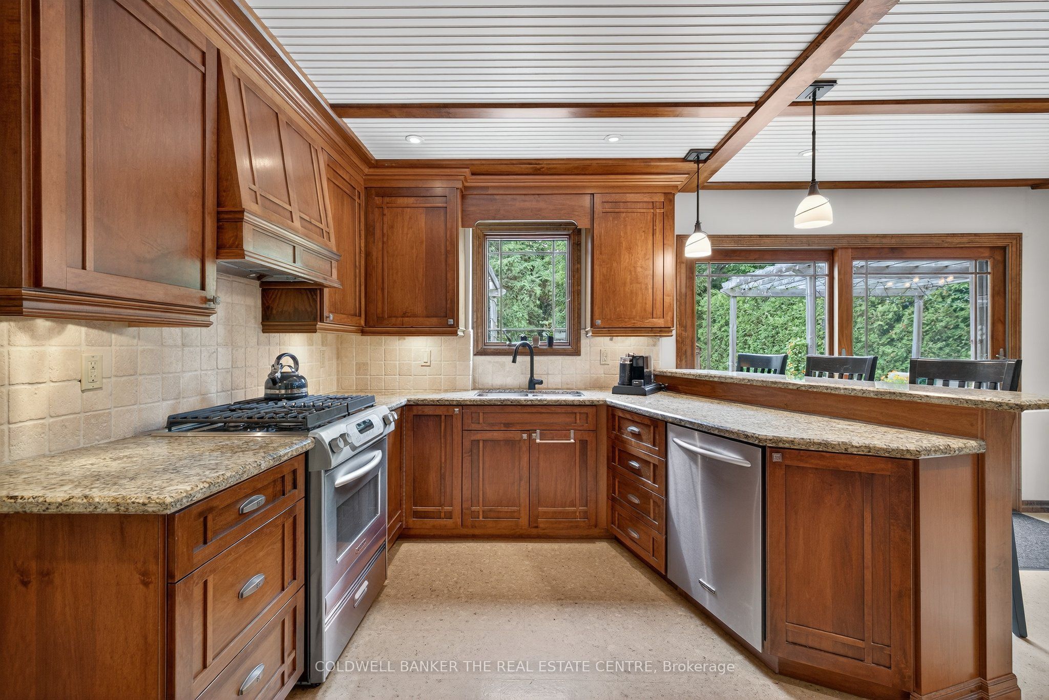 869 Magnolia Avenue Property Photo 10