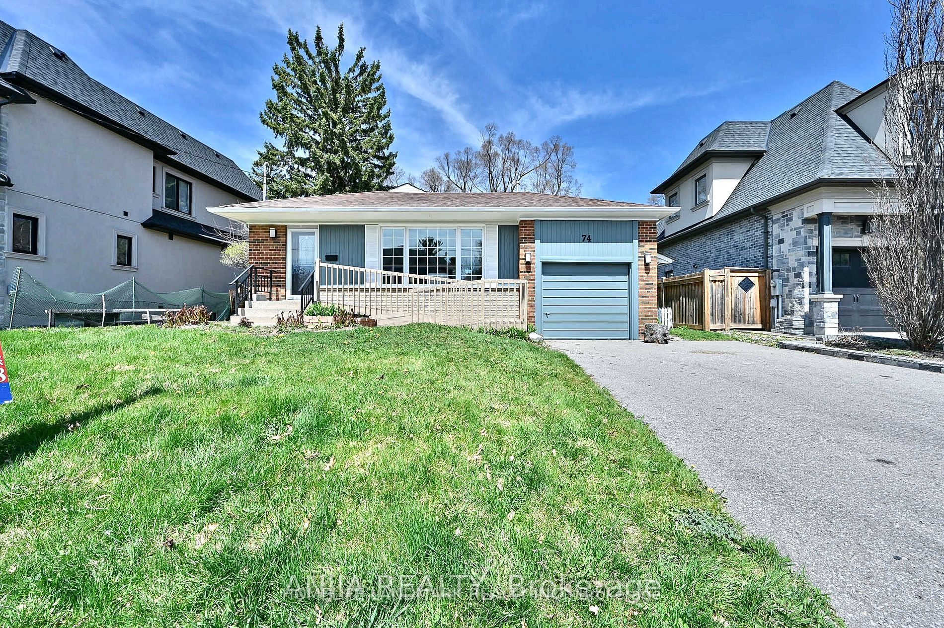 74 Robinson St Property Photo 1