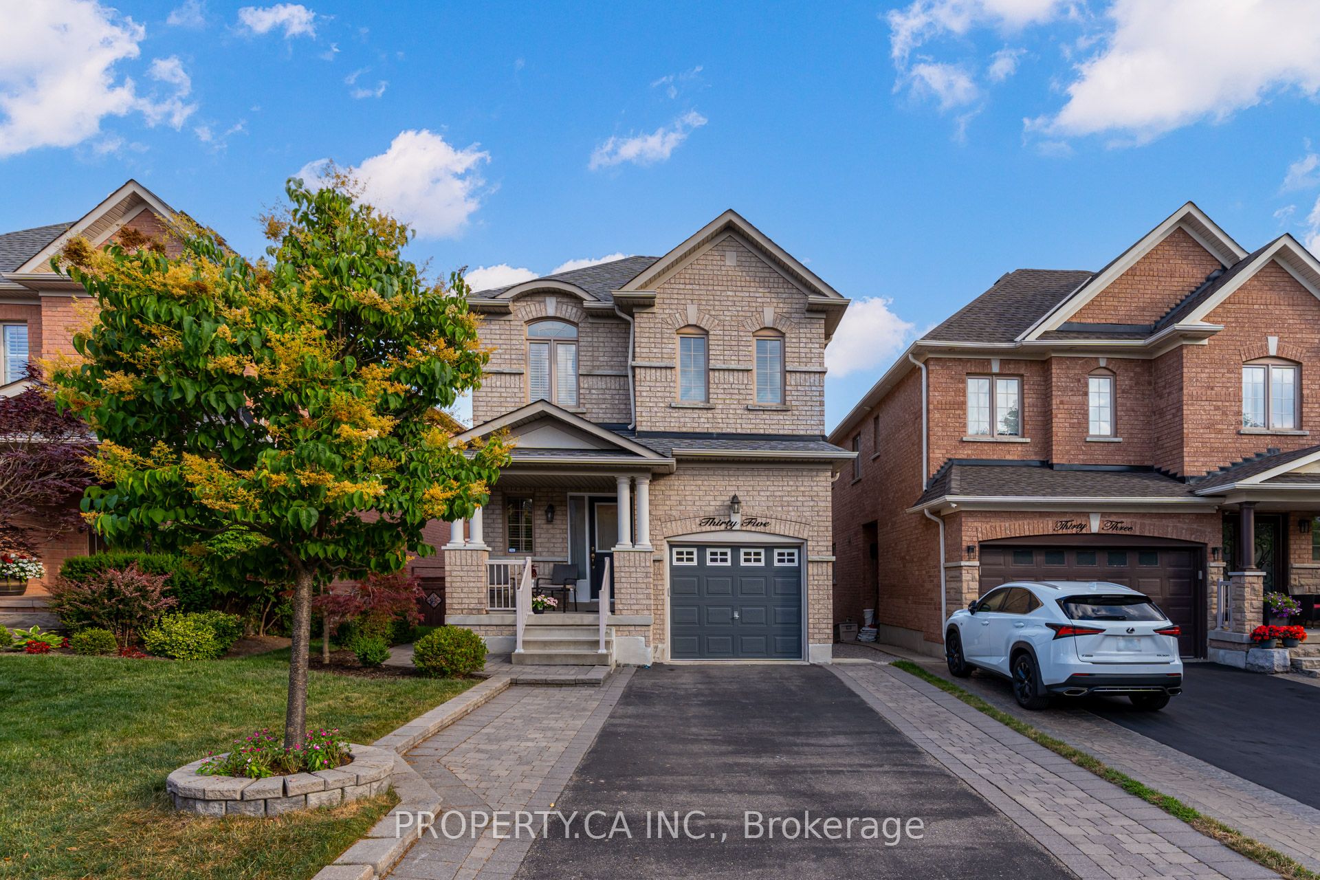35 Canyon Gate Cres Property Photo 1
