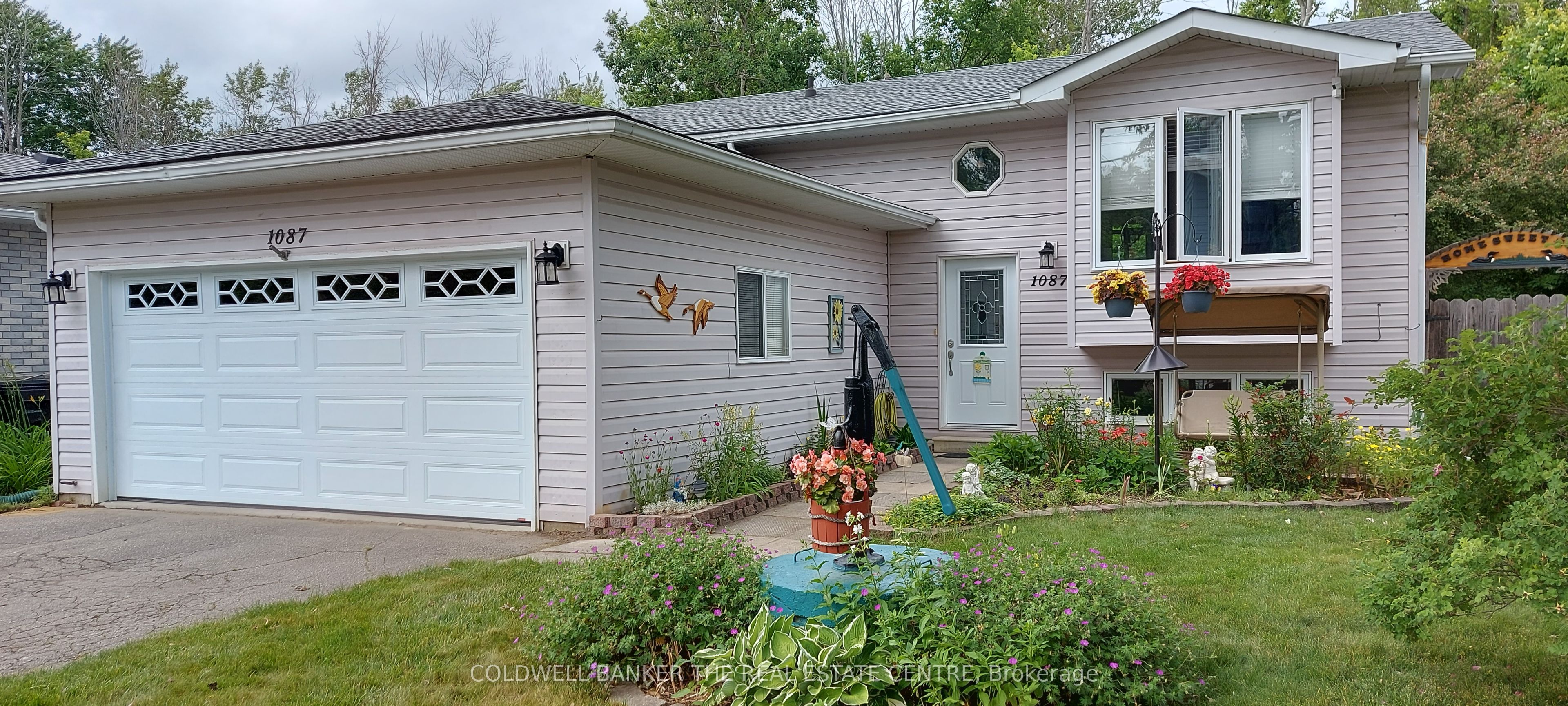 1087 Arnold Street Property Photo 1
