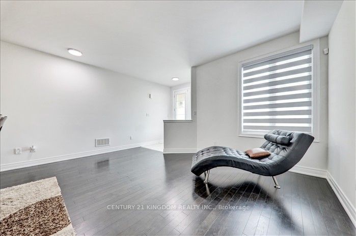 983 Langford Boulevard Property Photo 8