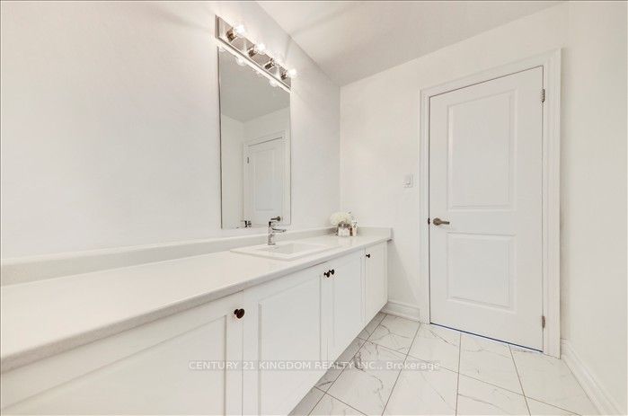 983 Langford Boulevard Property Photo 28