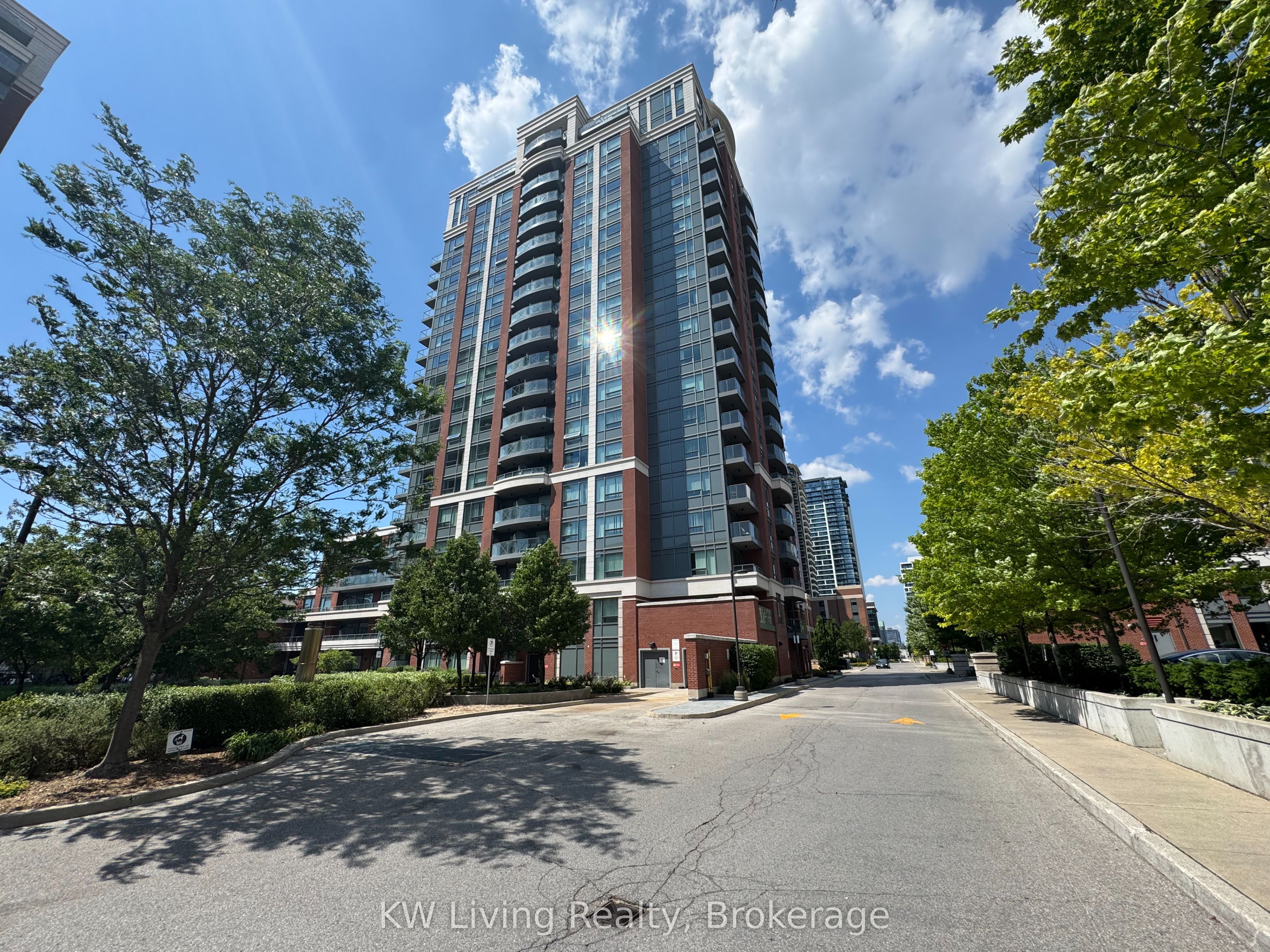 1 Uptown Dr Property Photo 1