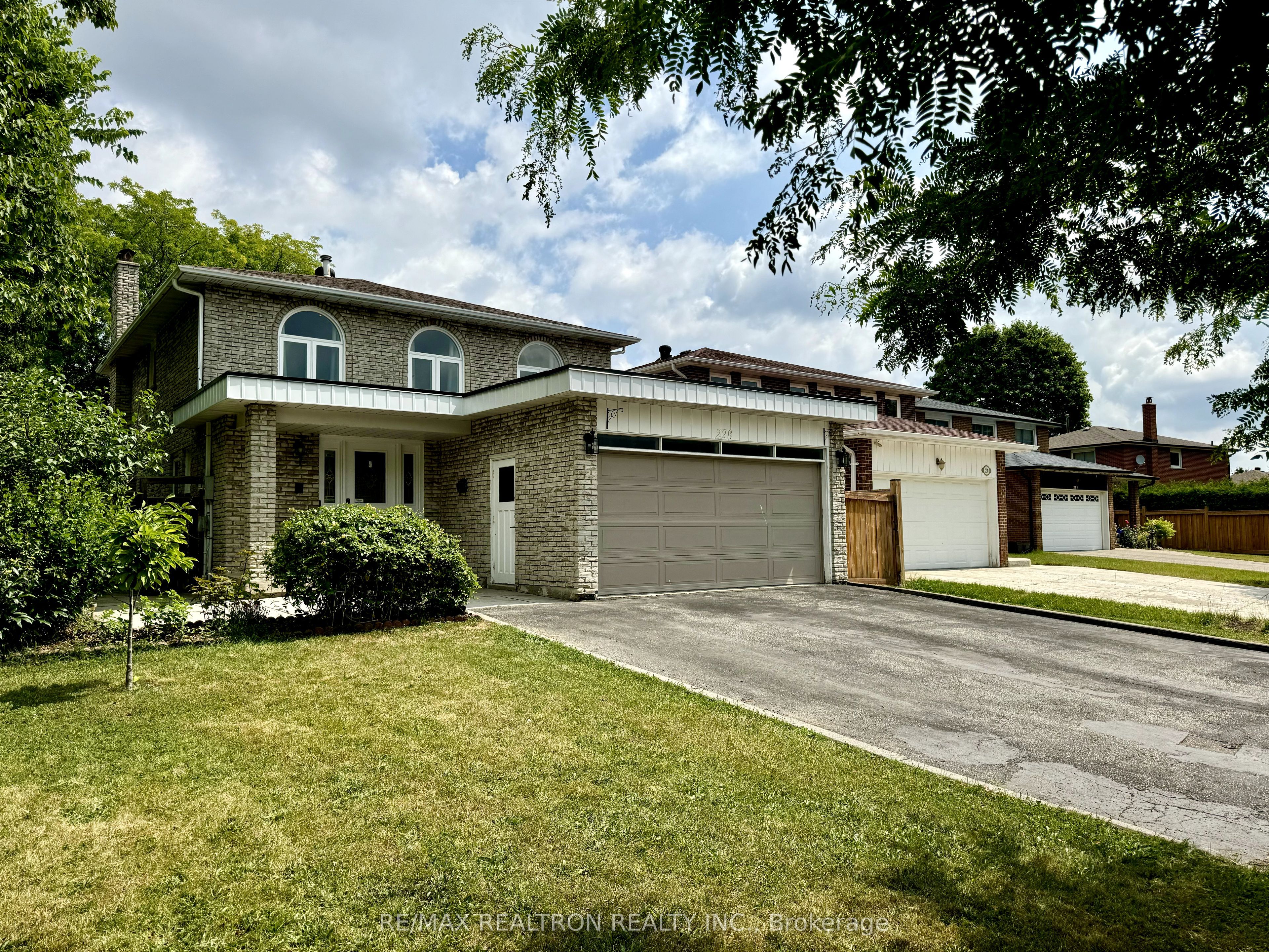228 Risebrough Circle Property Photo 1