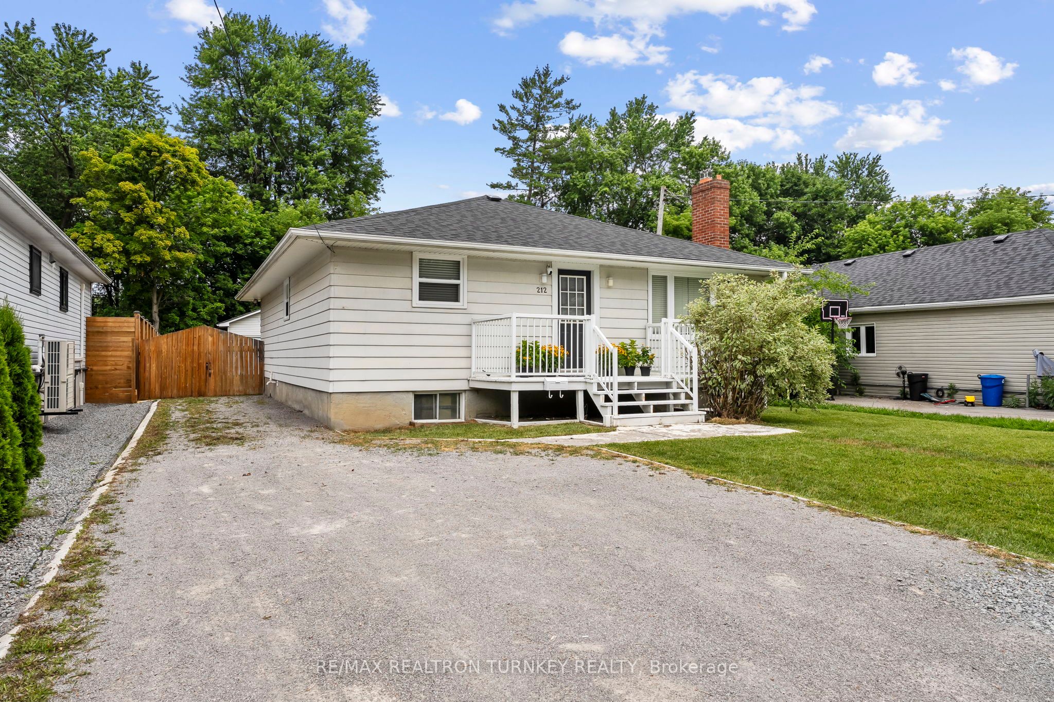 212 Bayview Avenue Property Photo 1