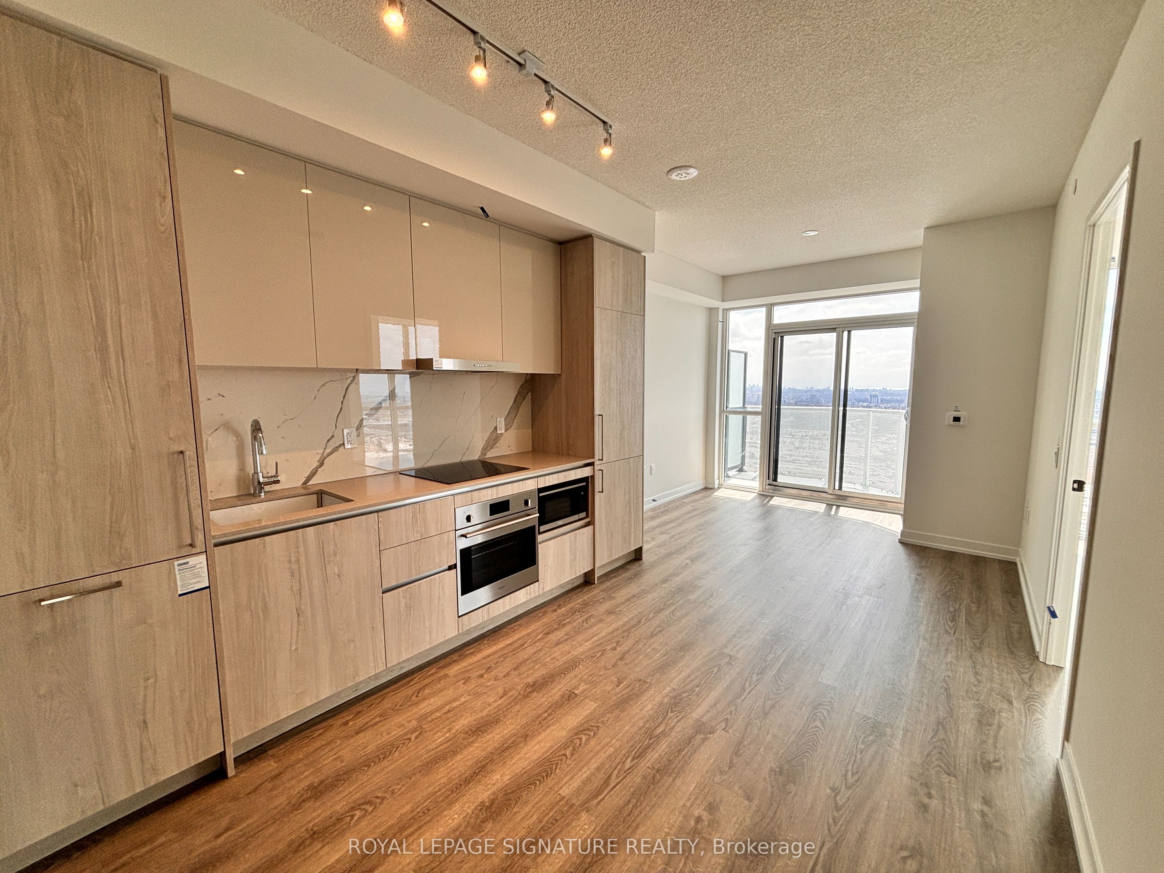 195 Commerce St Property Photo 1