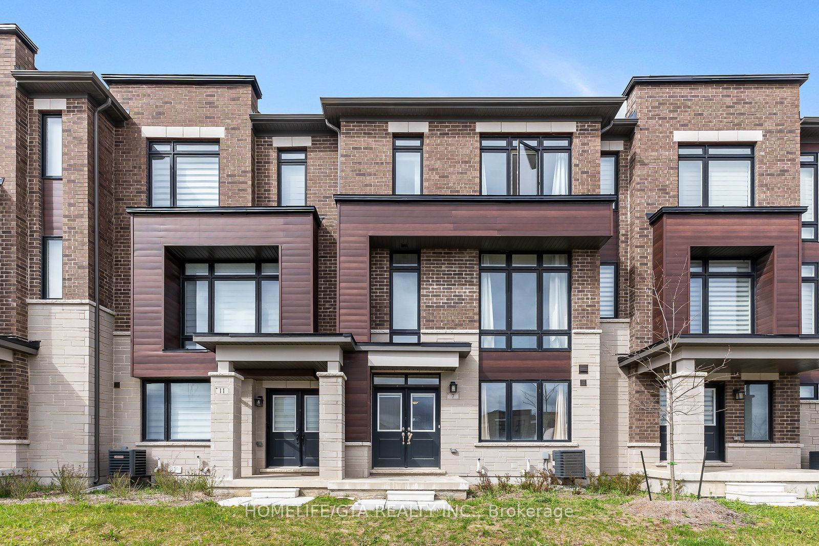 7 Holyrood Cres Property Photo 1