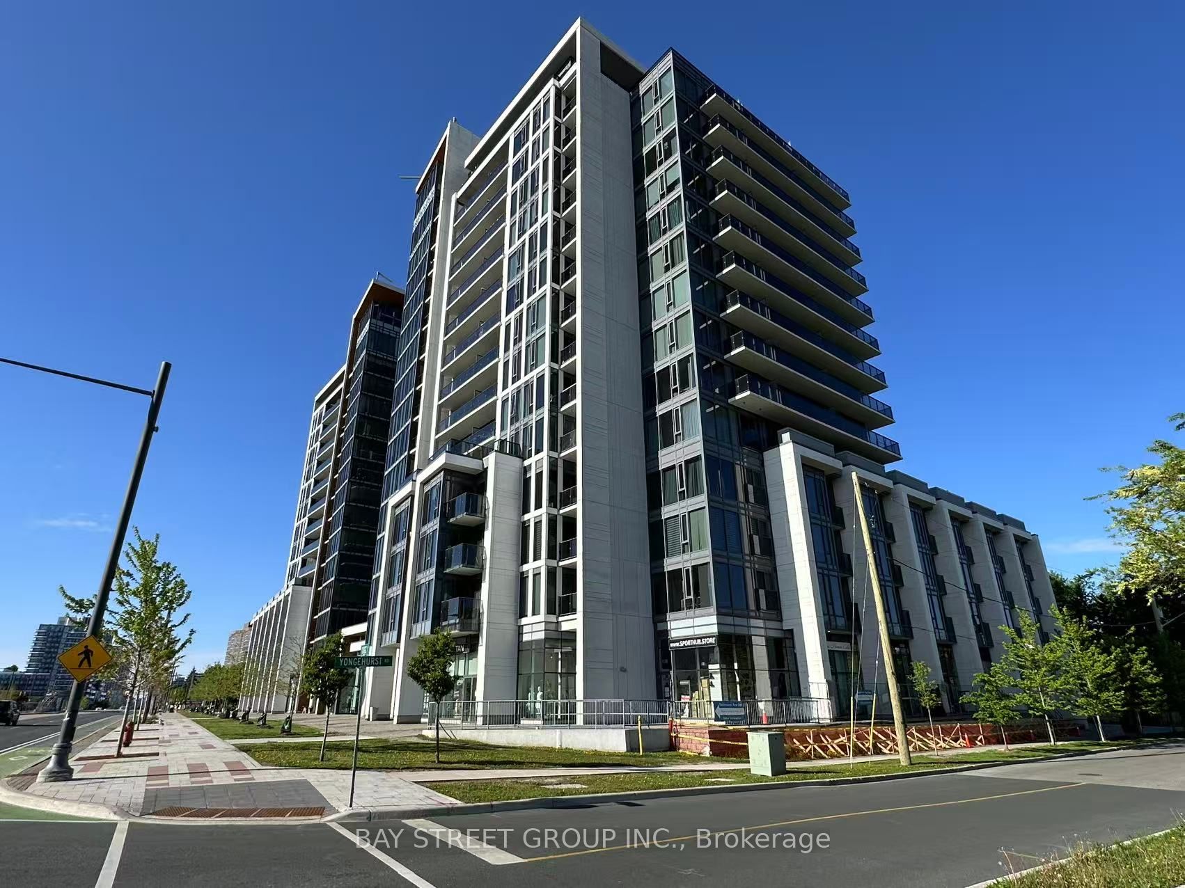 9608 Yonge St Property Photo 1