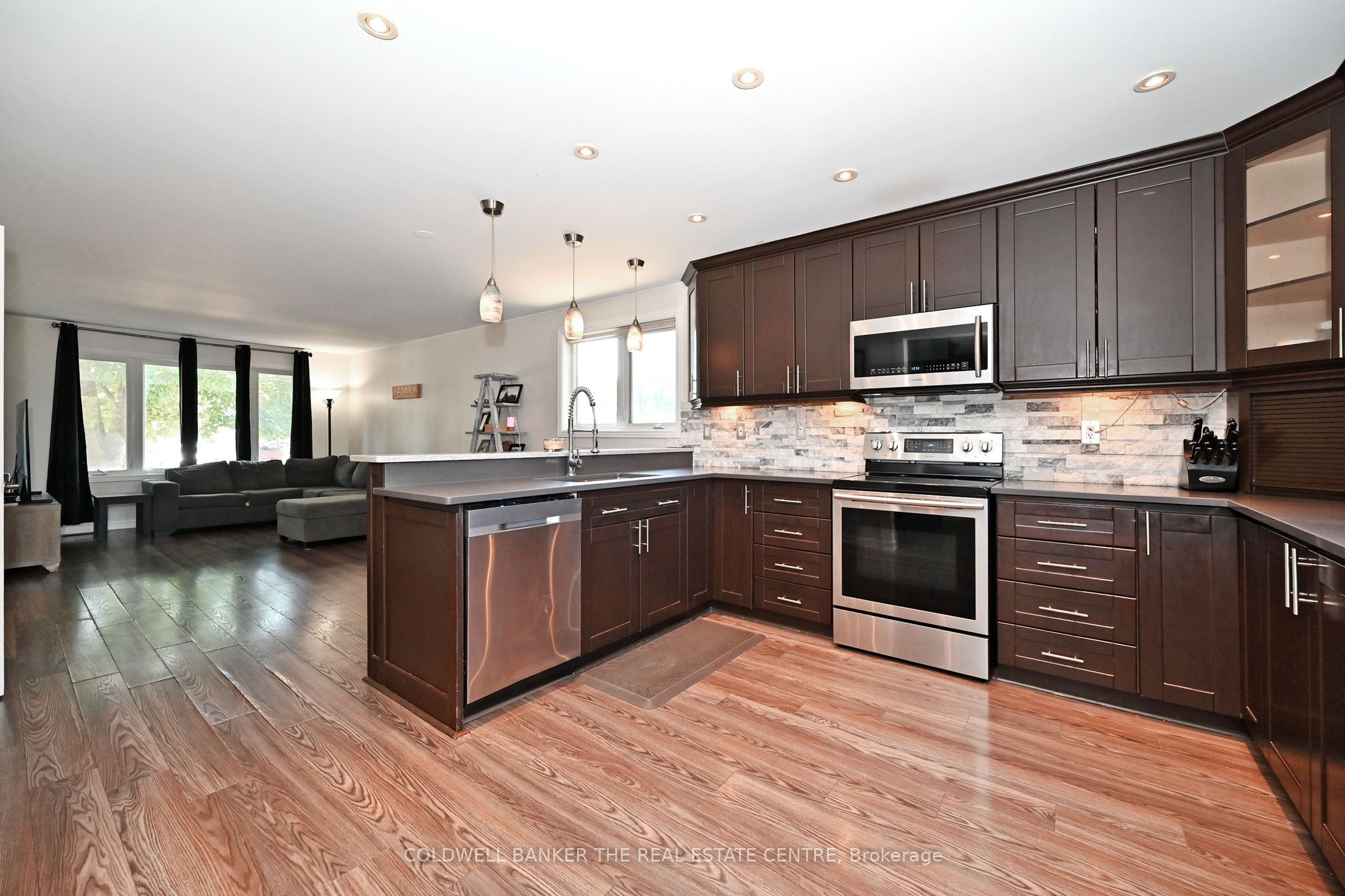 75 Castille Crescent Property Photo 10