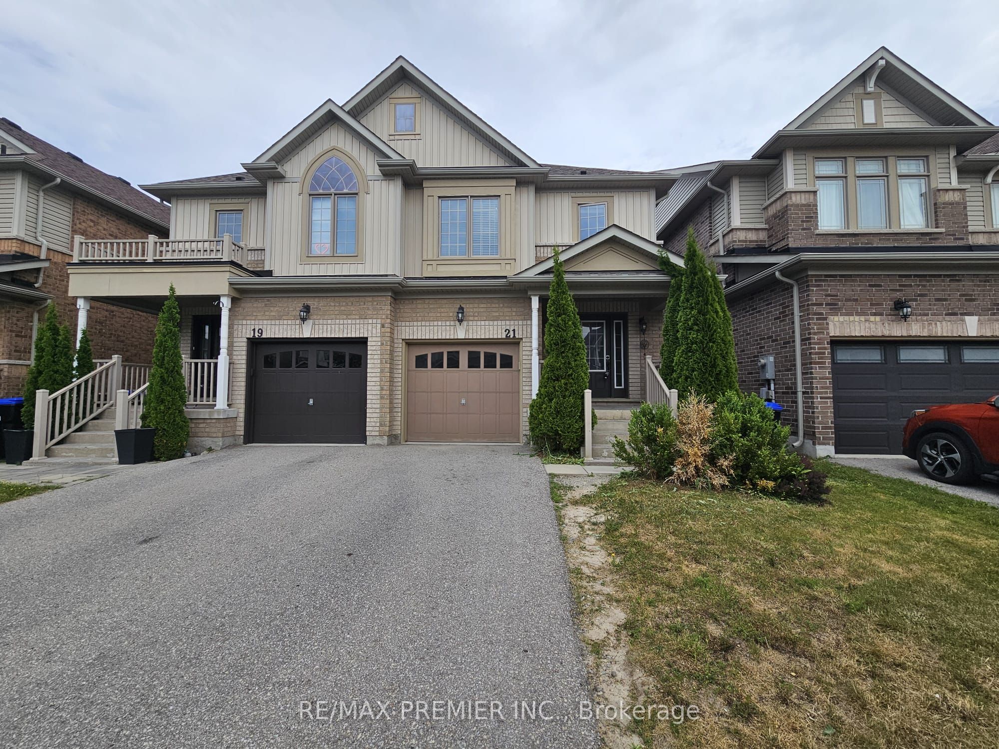 21 Hoard Ave S