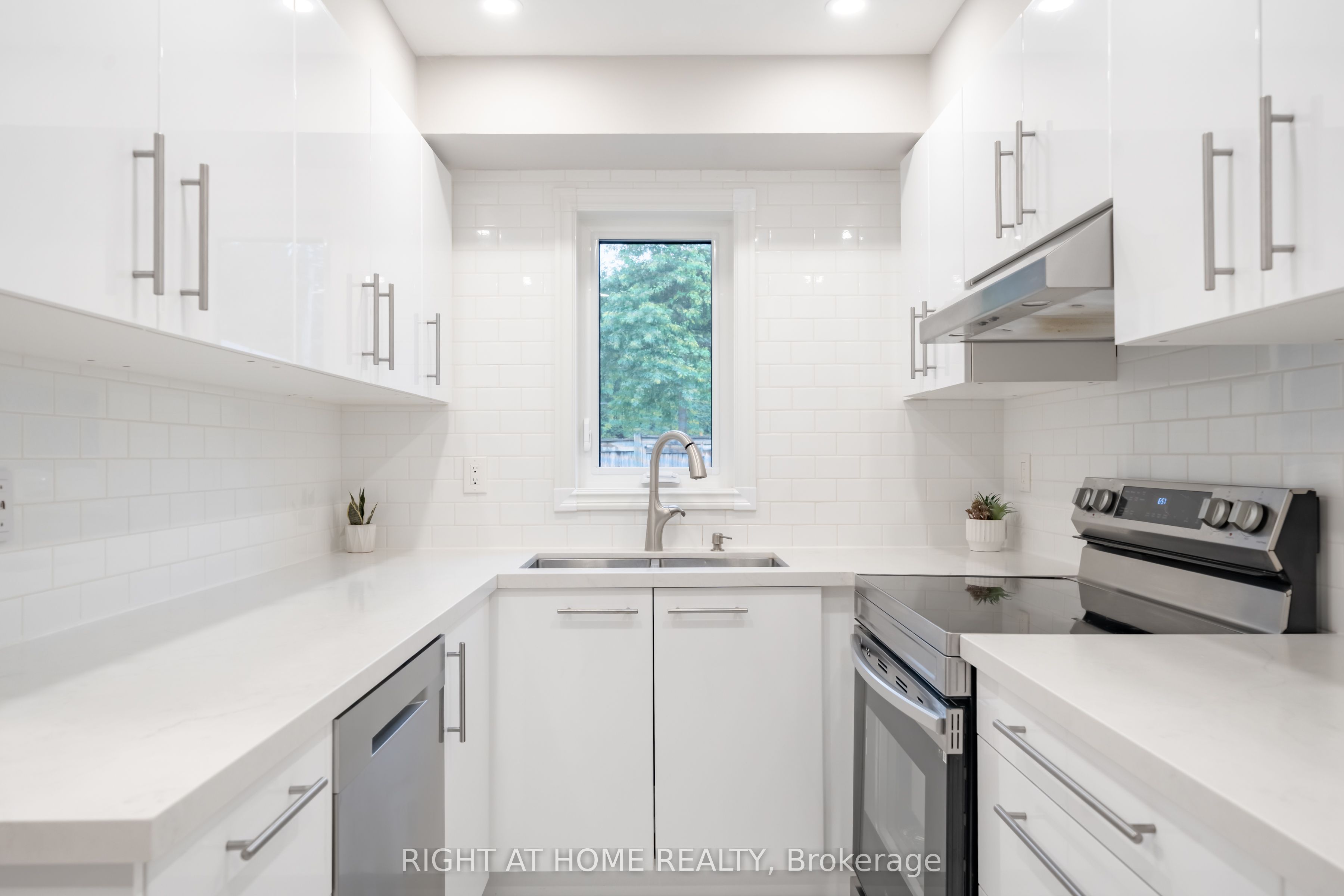 9 Royal Cedar Court Property Photo 1