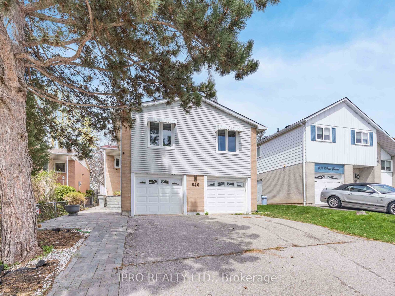 640 Irwin Cres Property Photo 1