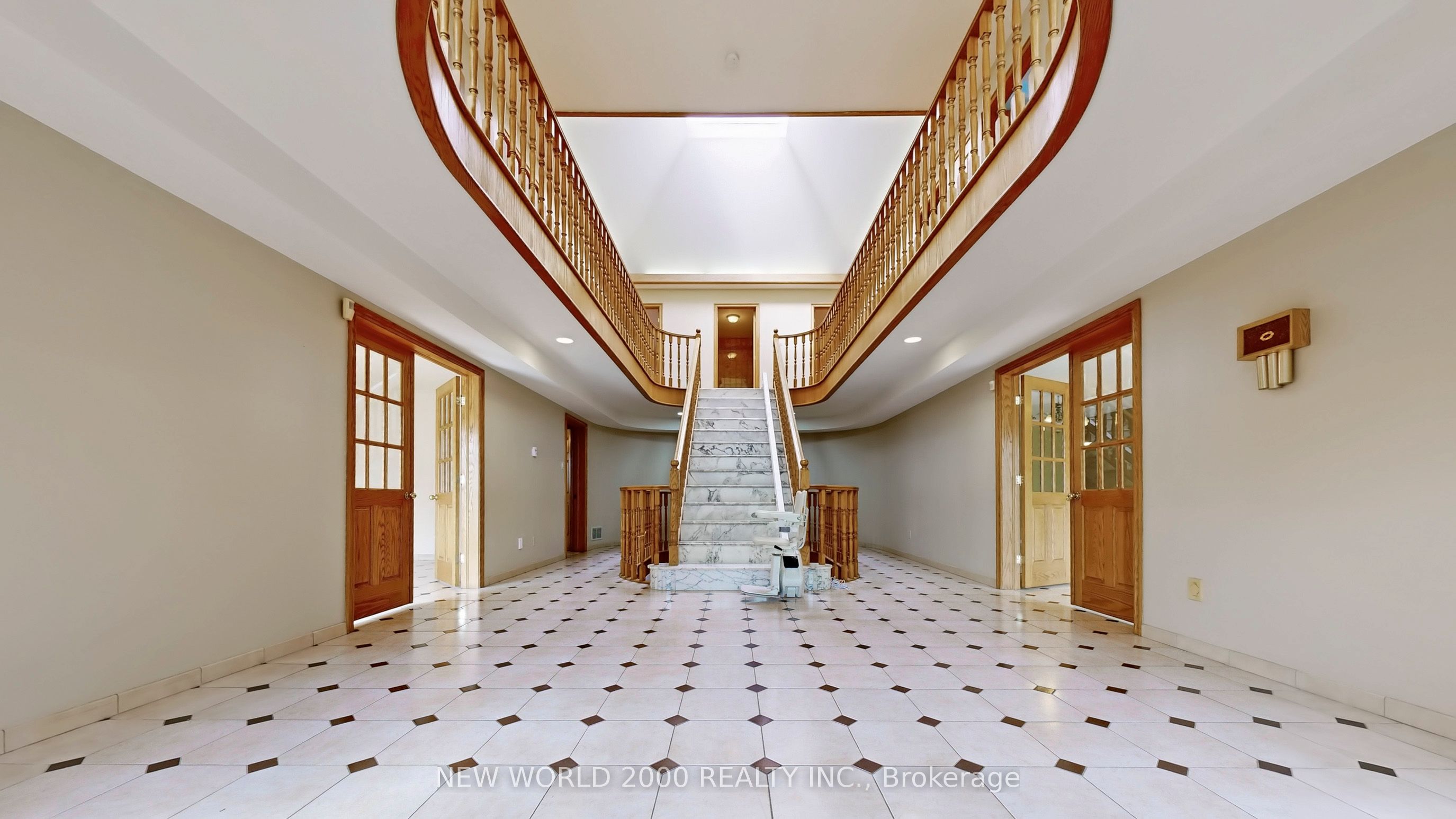 62 Langstaff Road W Property Photo 6