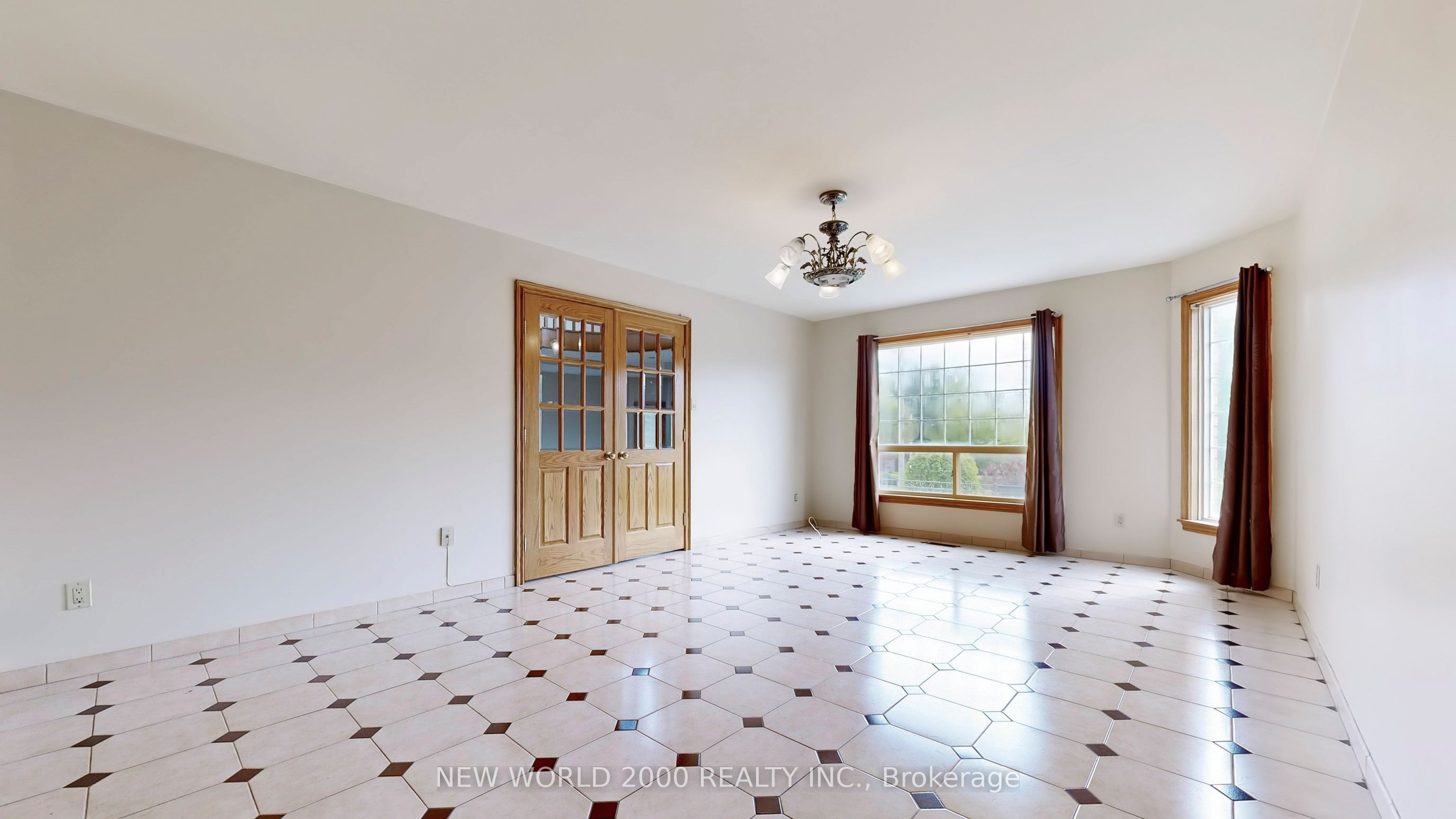 62 Langstaff Road W Property Photo 9