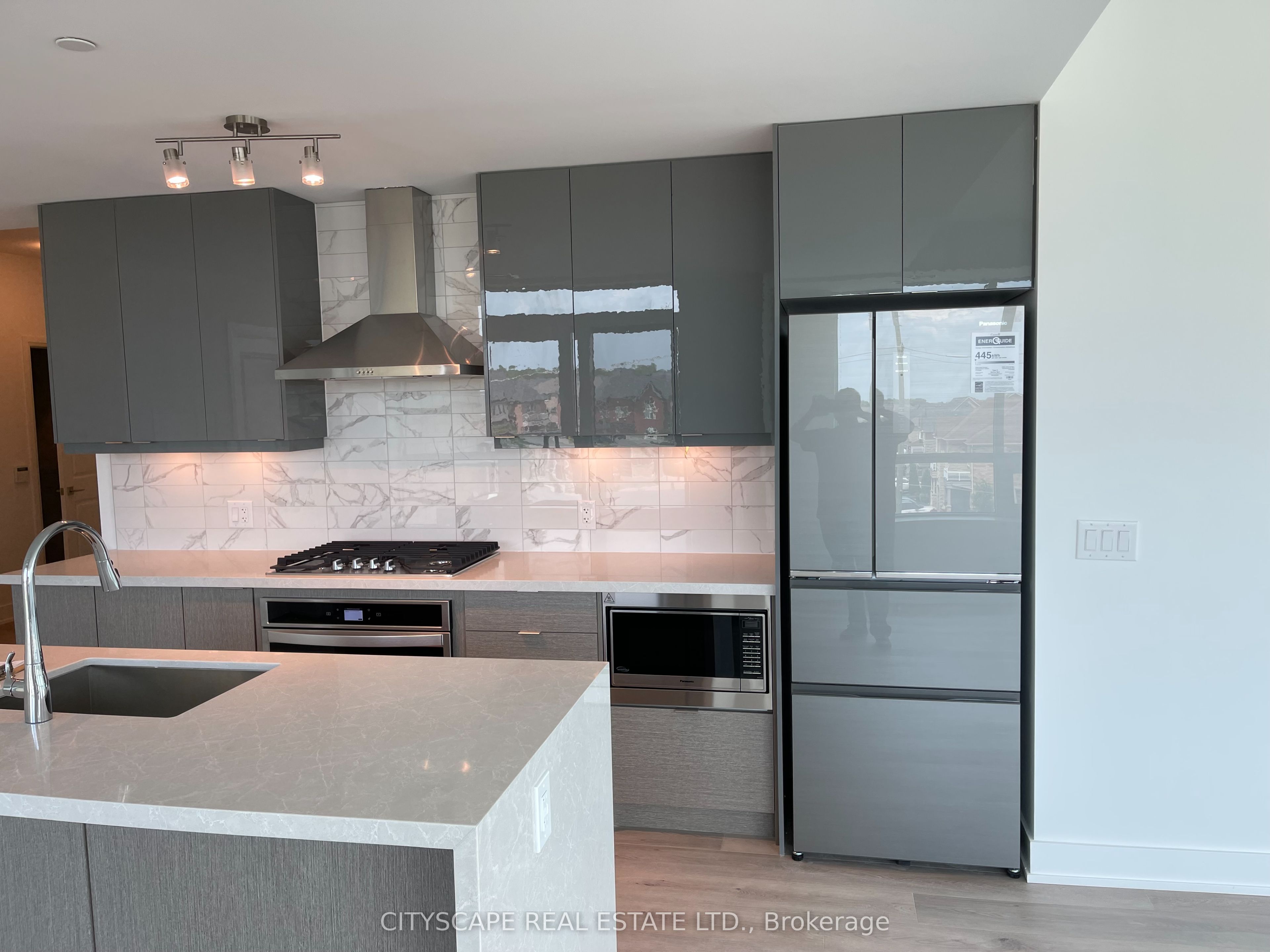 11782 9th Line Property Photo 1