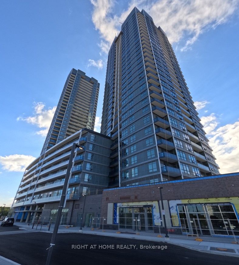 30 Upper Mall Way Property Photo 1