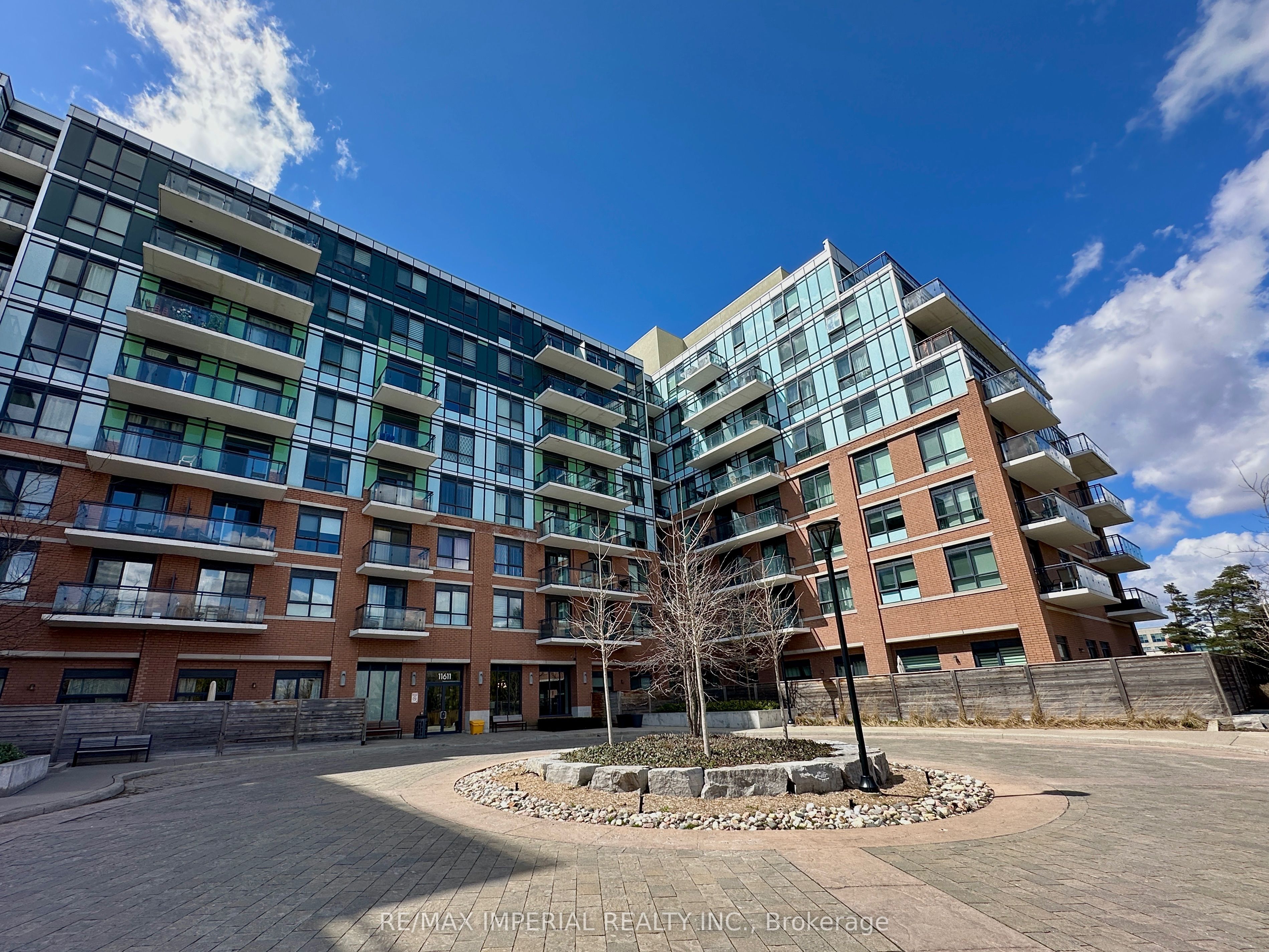11611 Yonge St Property Photo 1