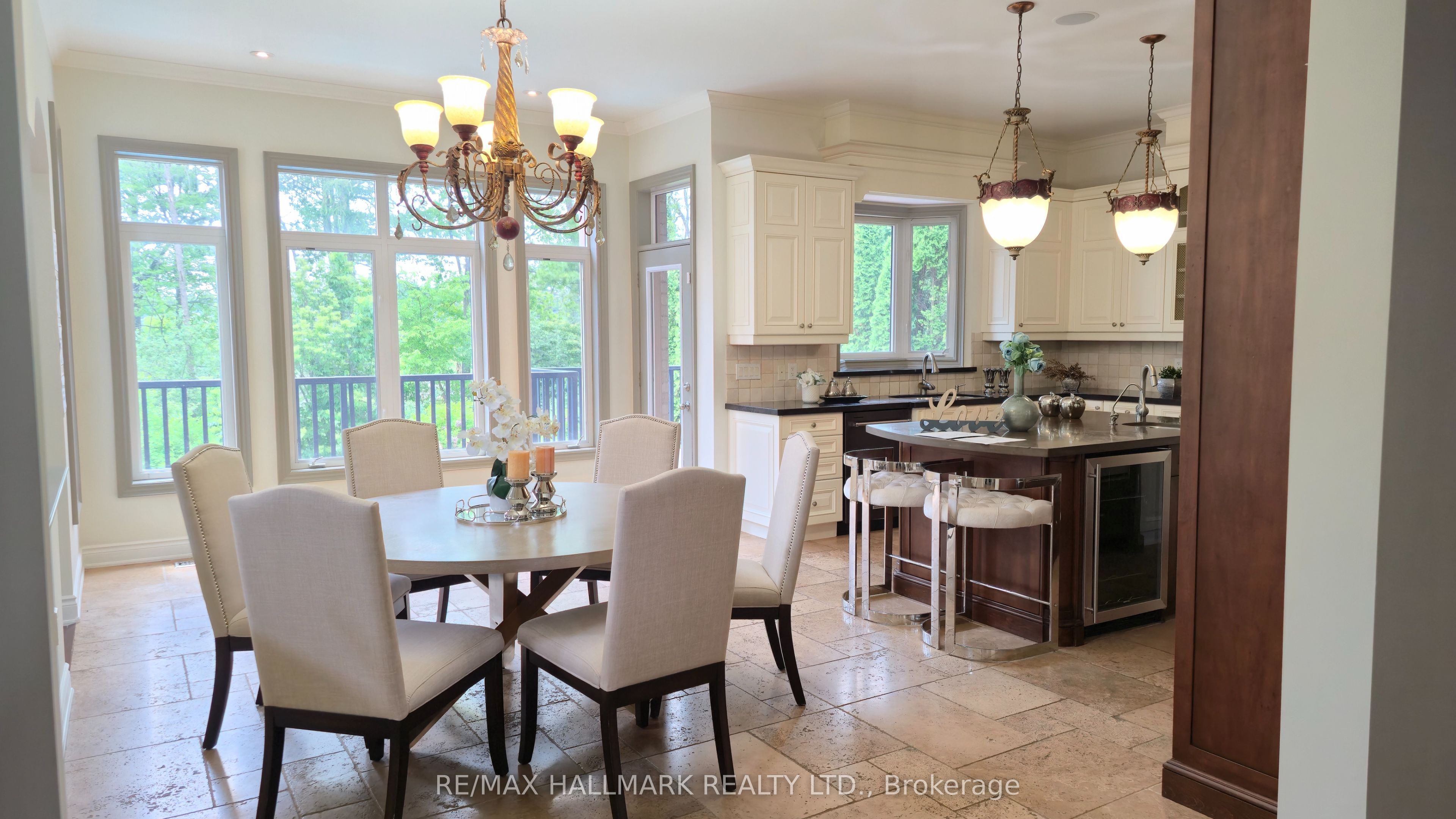 383 Paradelle Drive Property Photo 13