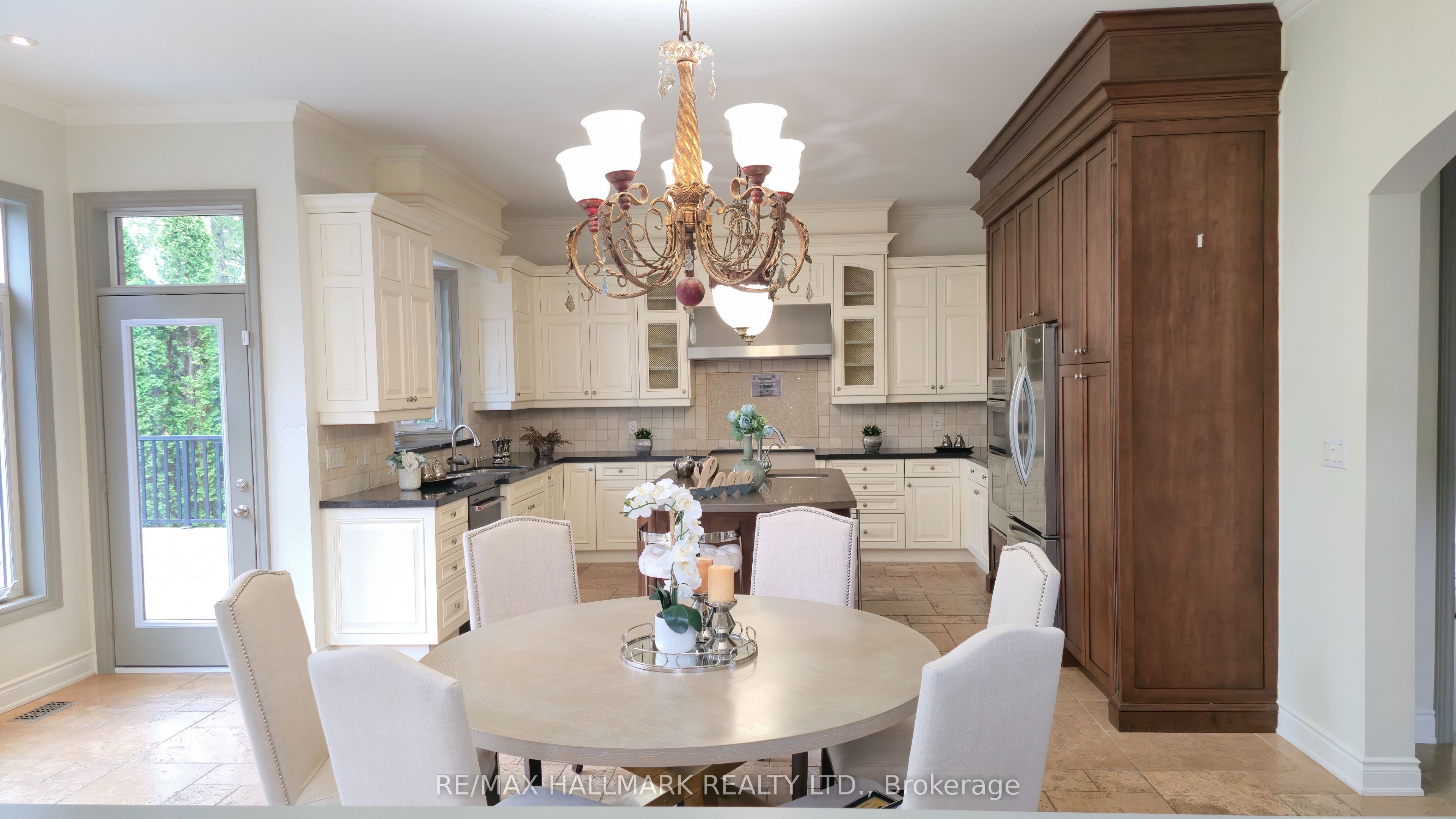 383 Paradelle Drive Property Photo 14