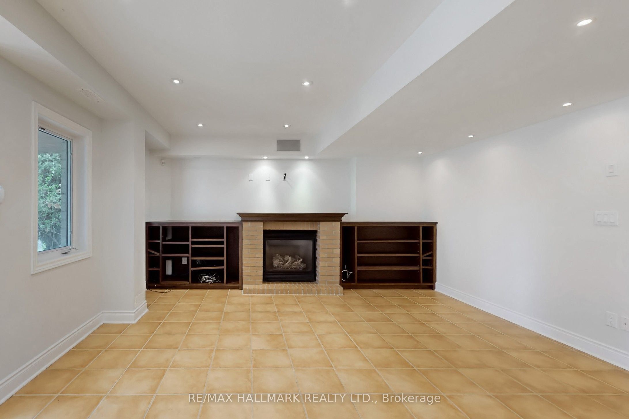 383 Paradelle Drive Property Photo 37