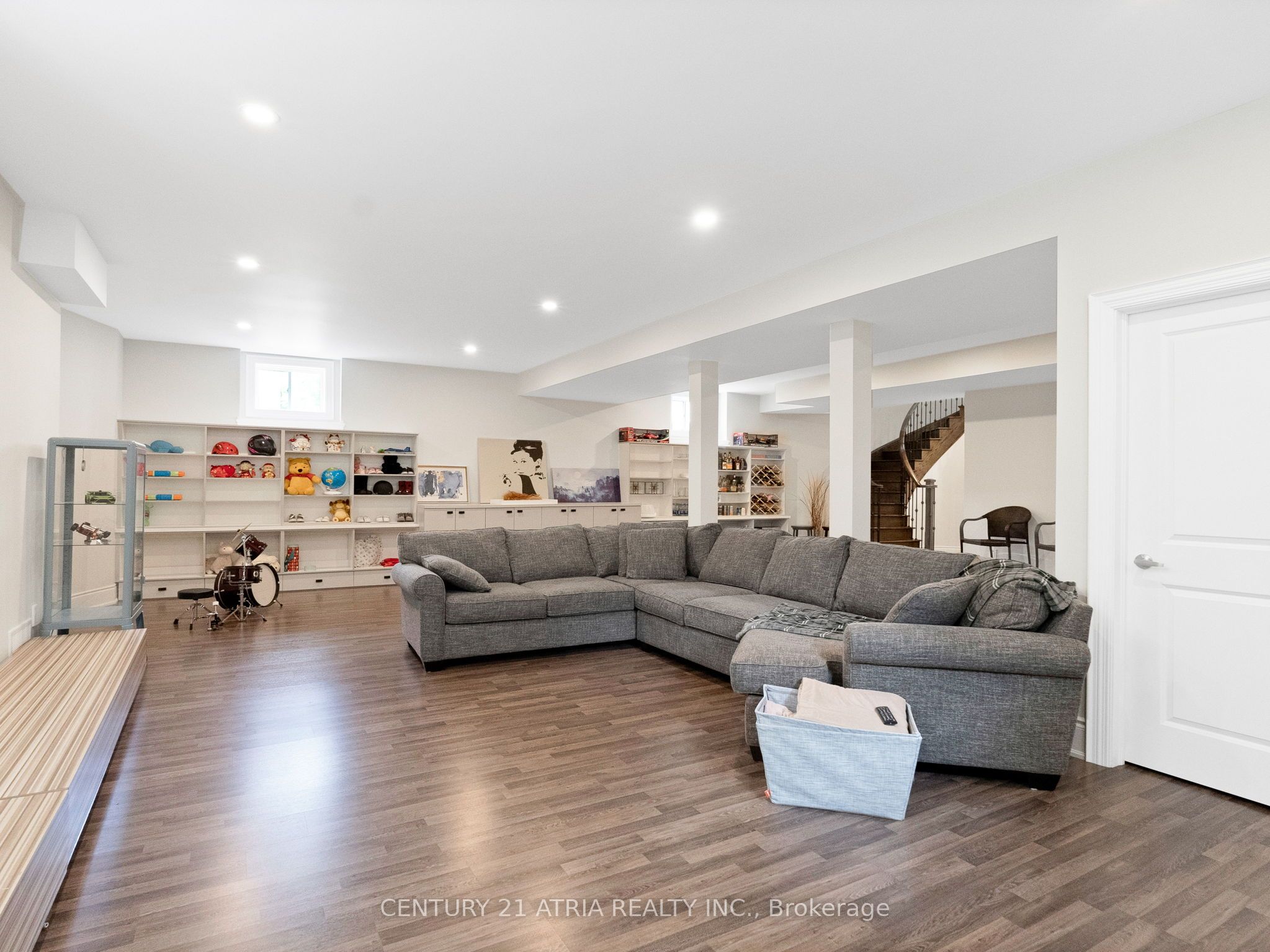 12 Macdonald Court Property Photo 32