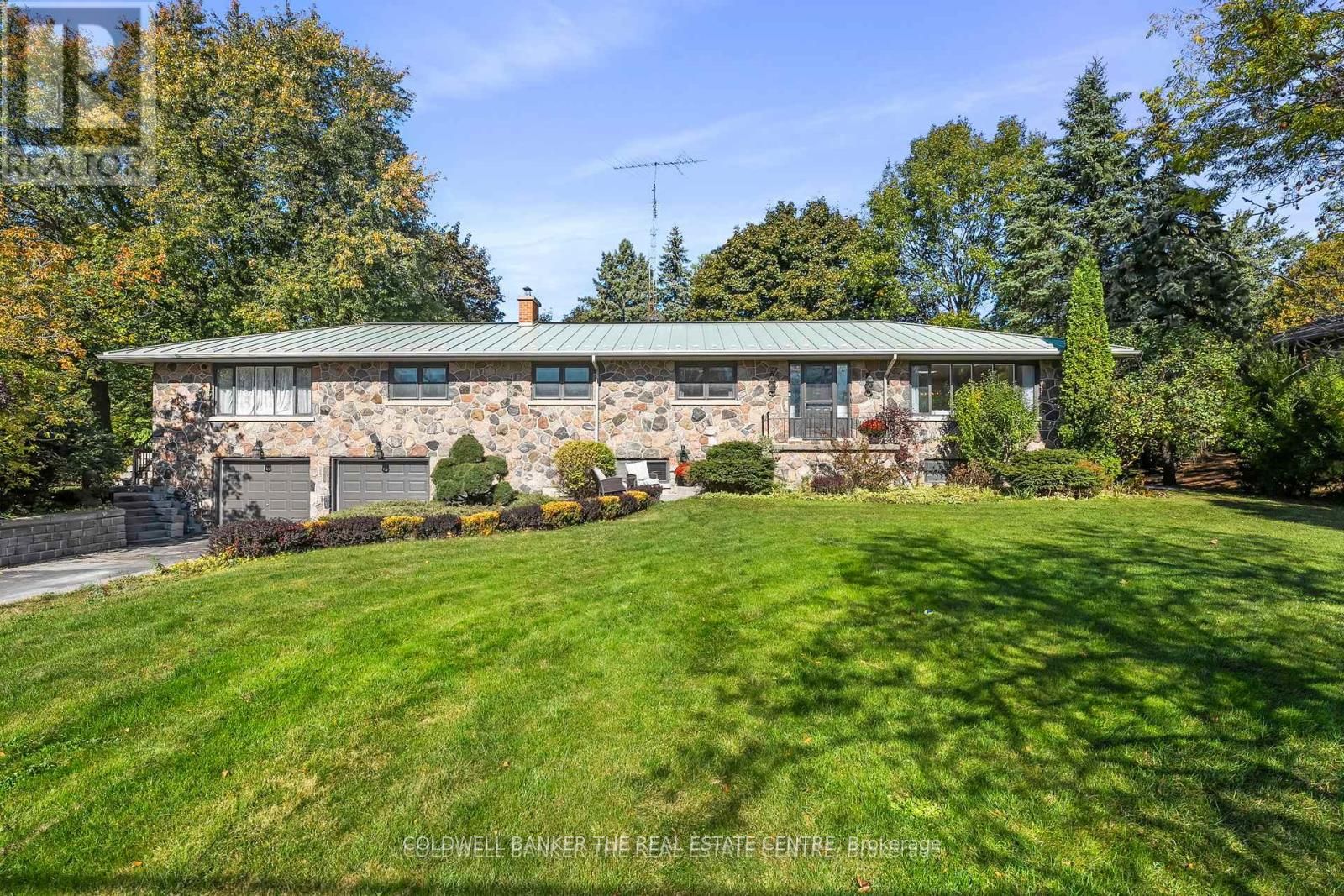 2546 9th Line Property Photo 1