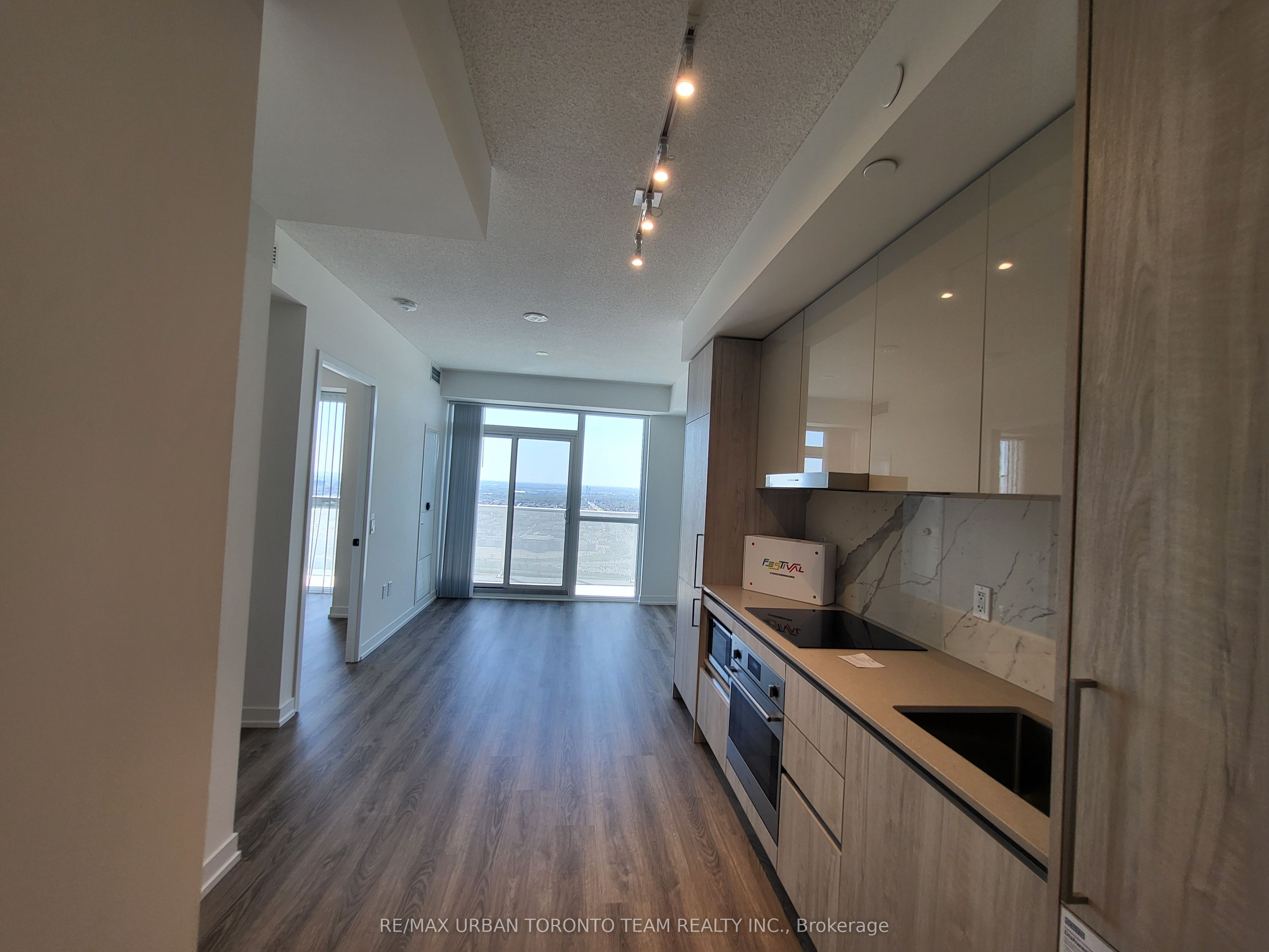 195 Commerce St Property Photo 1