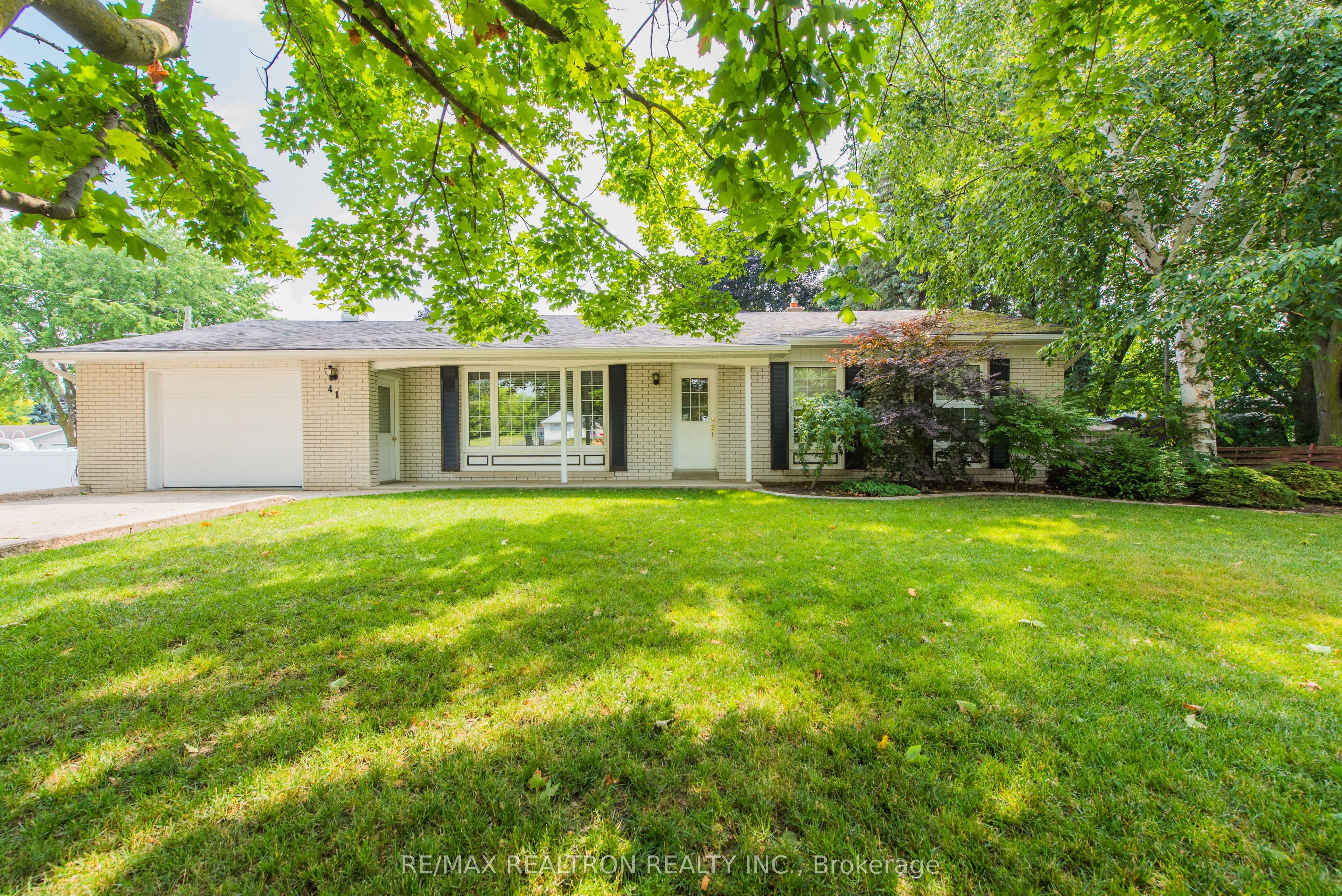 41 Downey Ave Property Photo 1