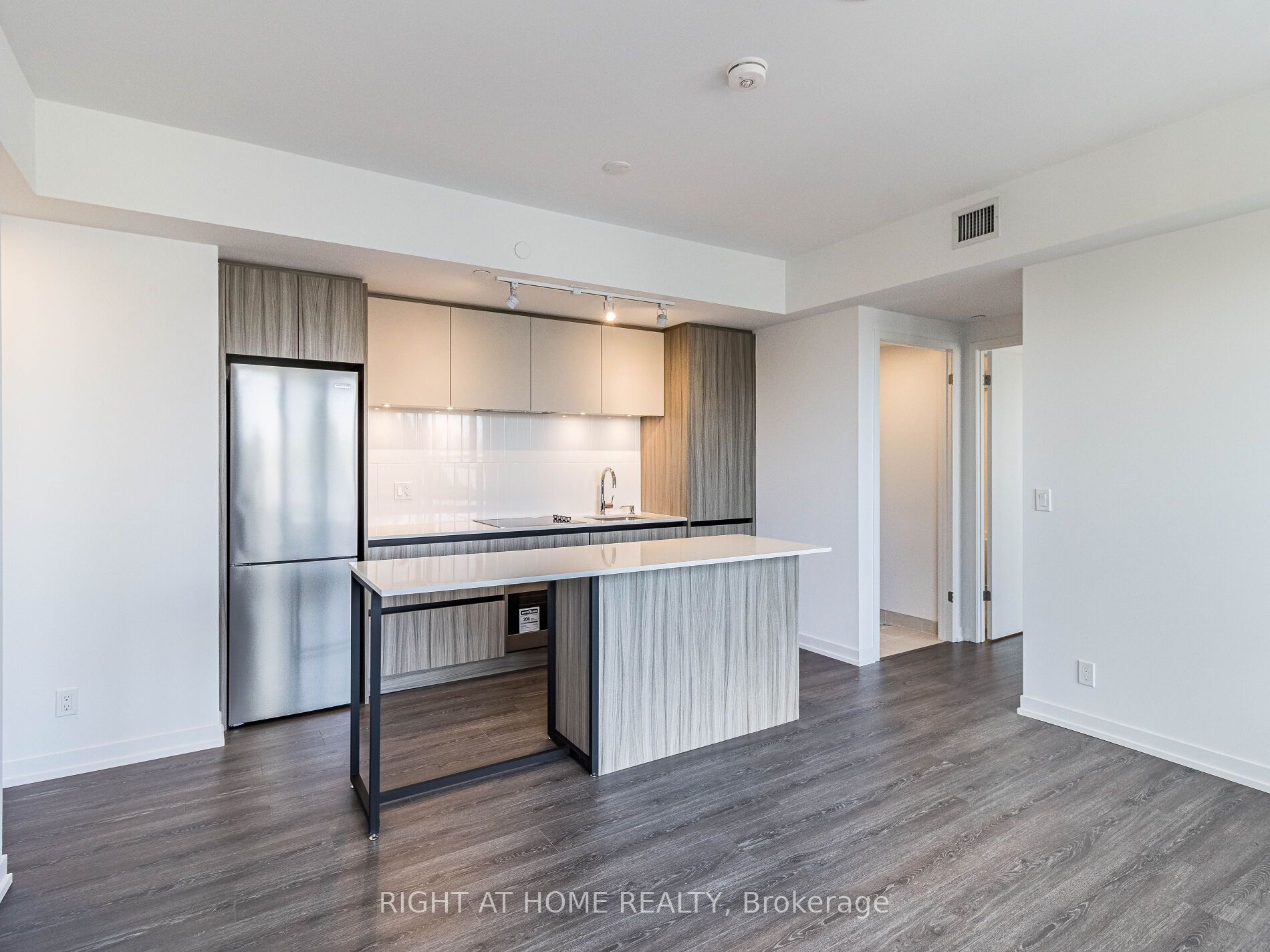 7950 Bathurst St Property Photo 1