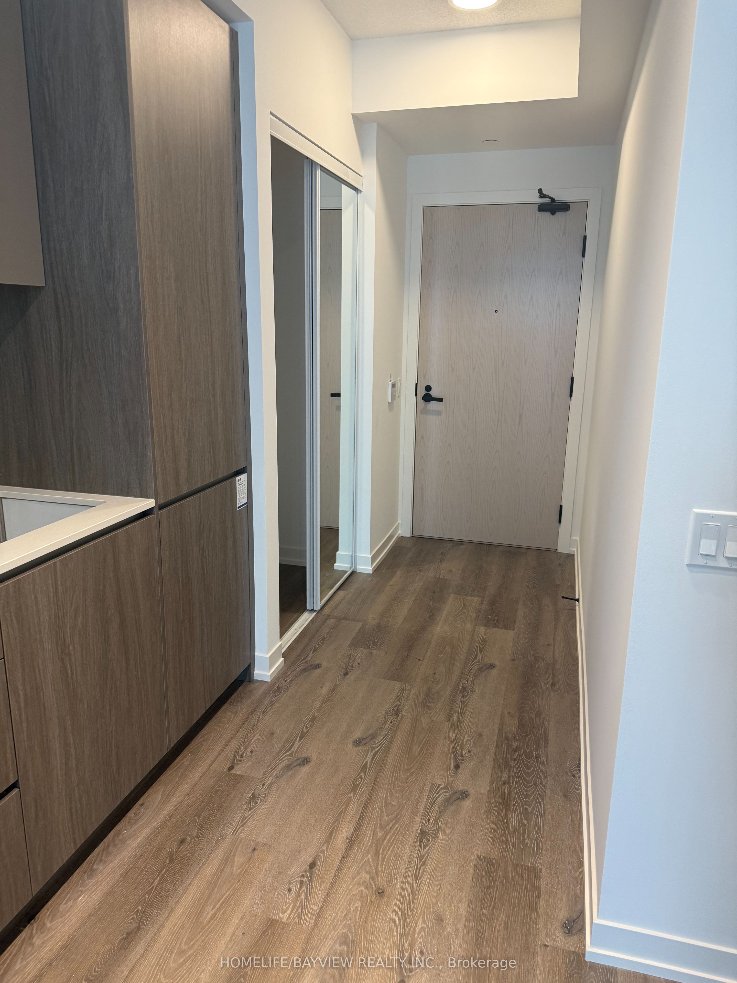 28 Interchange Way Property Photo 1