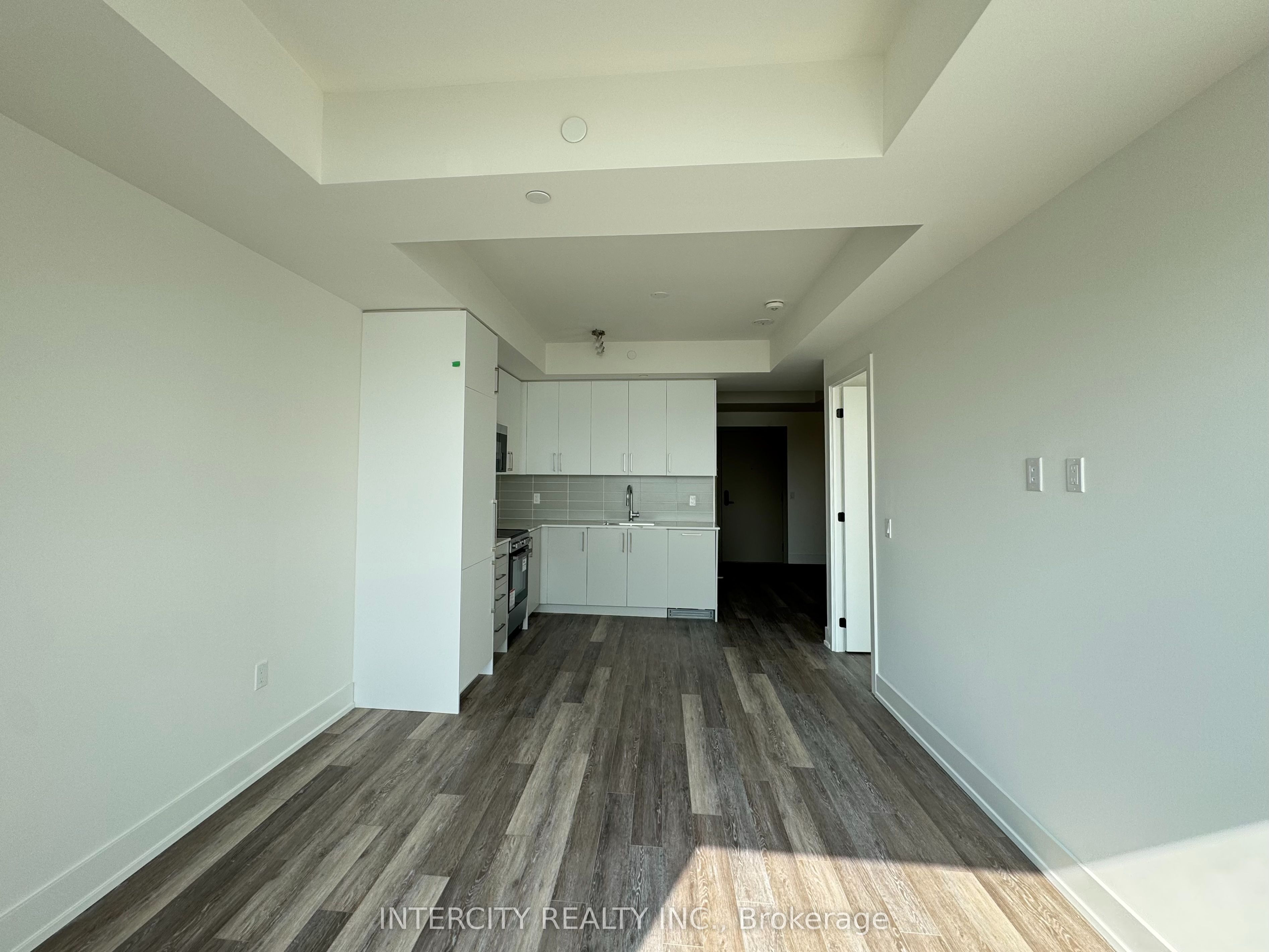 2075 King Road 245 Property Photo 6