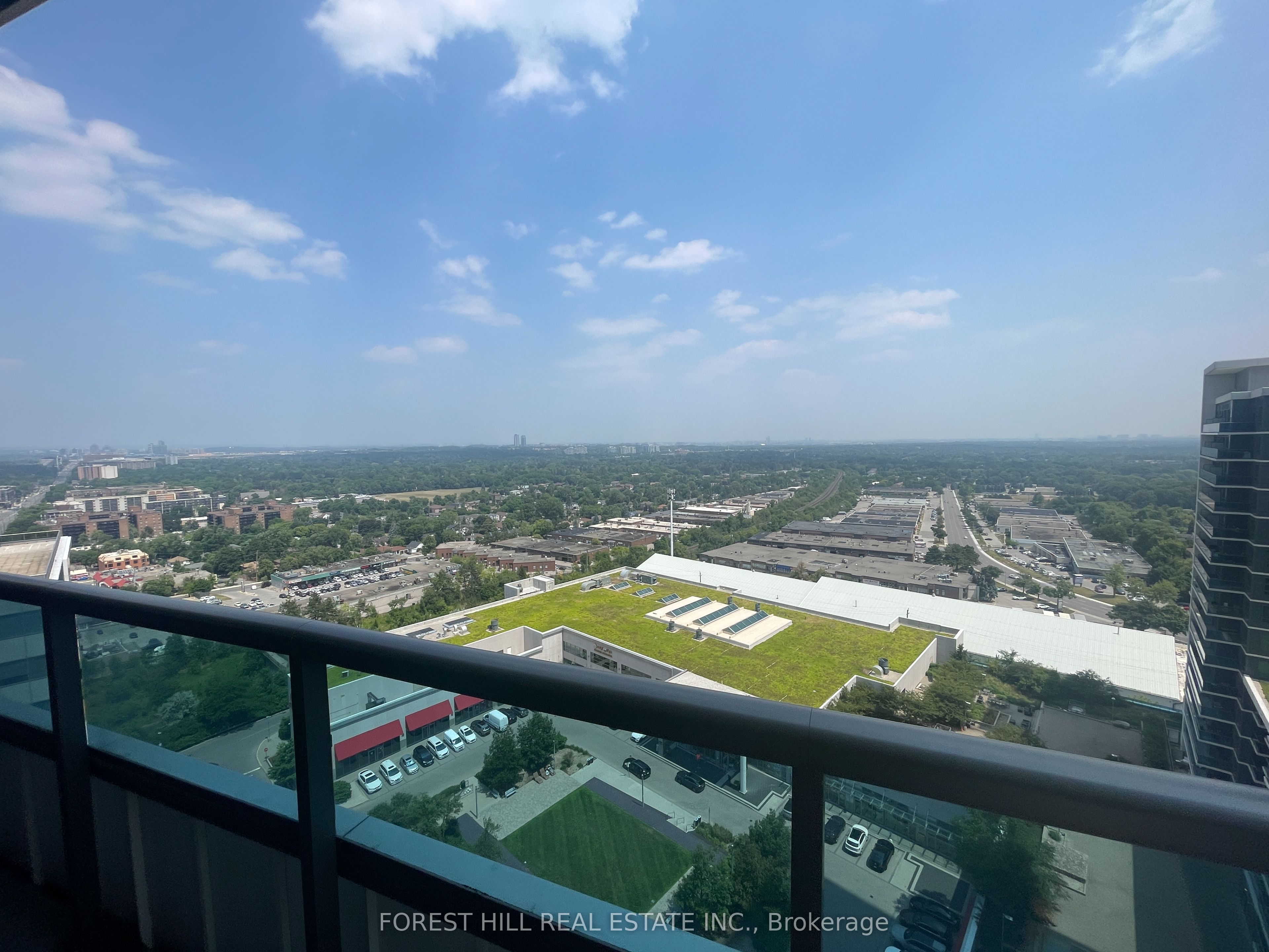 7171 Yonge St Property Photo 1