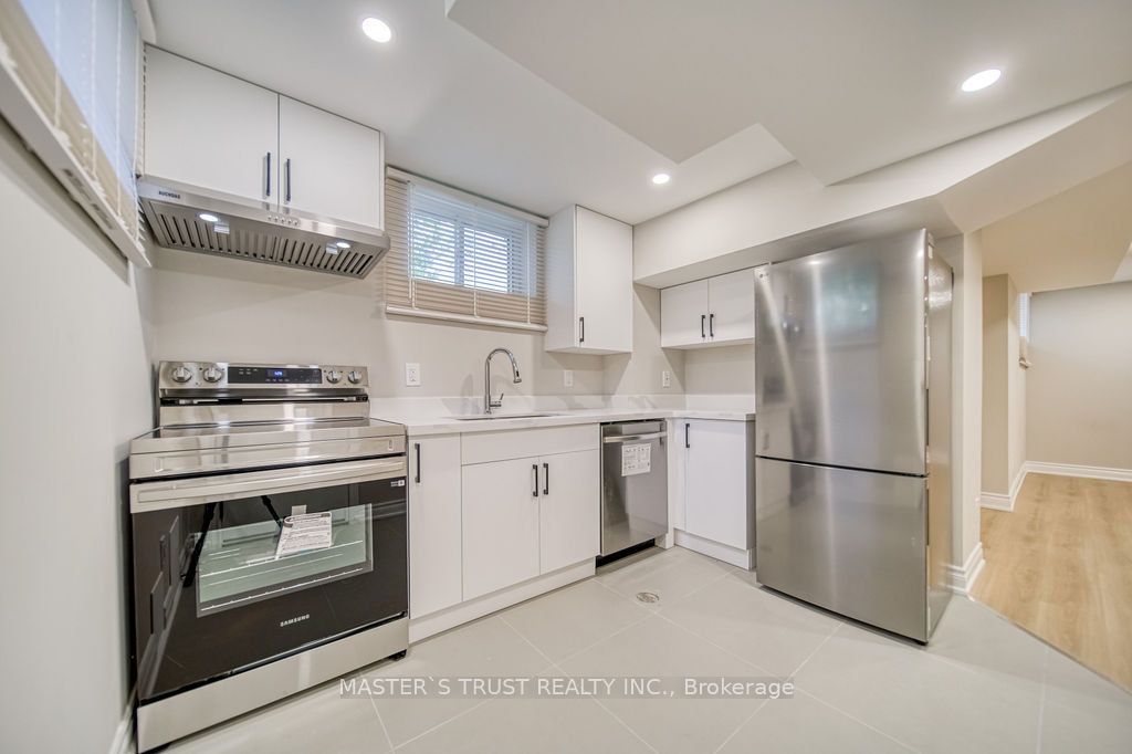 82 Oxford Street Basement Property Photo 3