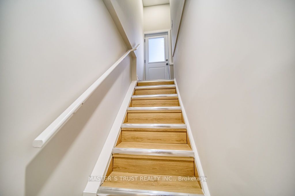 82 Oxford Street Basement Property Photo 4