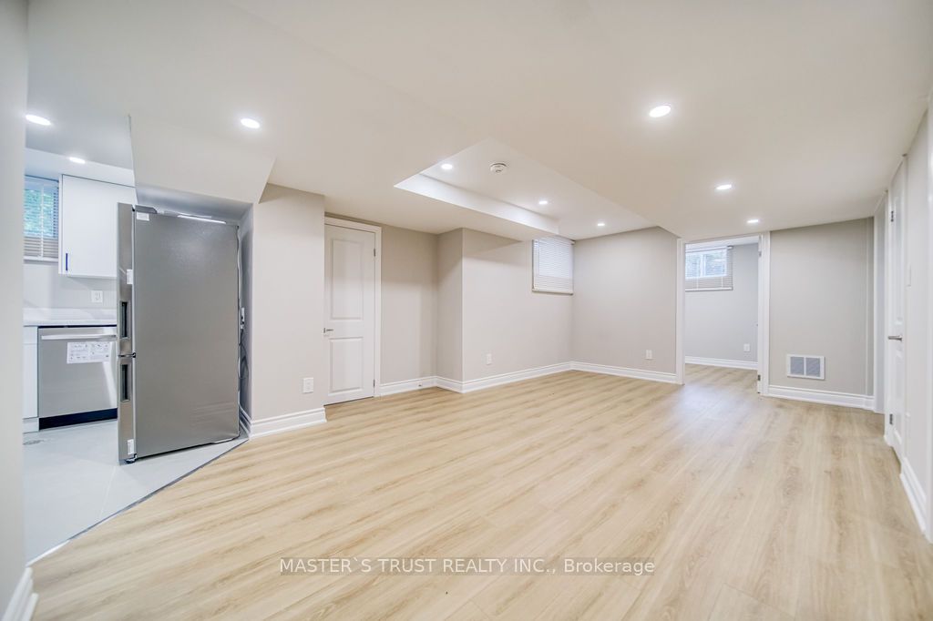 82 Oxford Street Basement Property Photo 6
