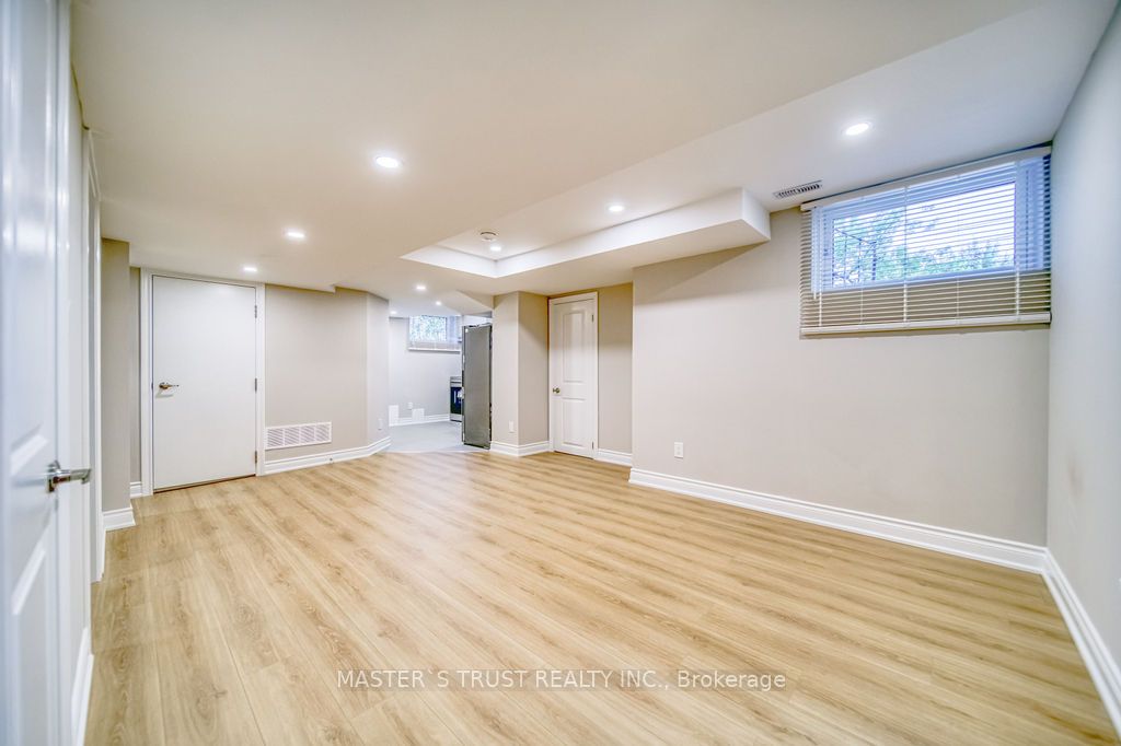 82 Oxford Street Basement Property Photo 7