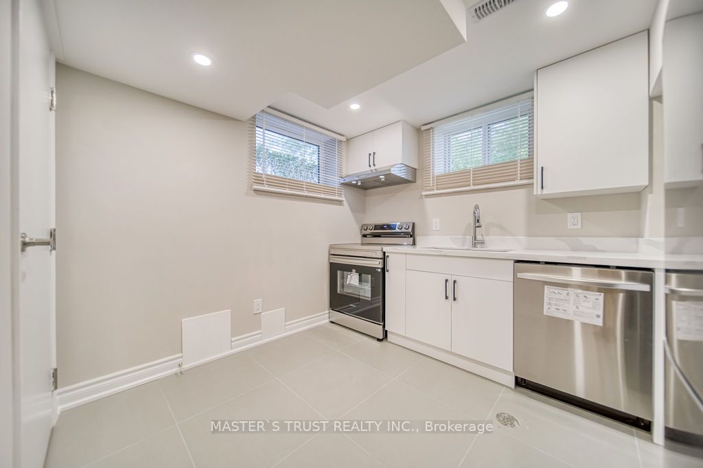 82 Oxford Street Basement Property Photo 9