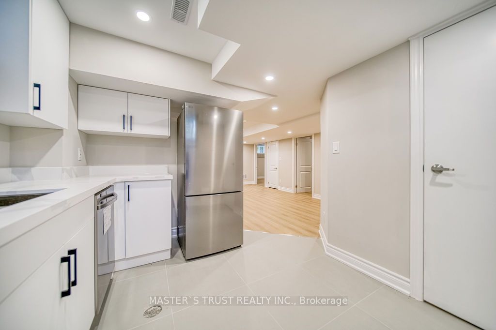 82 Oxford Street Basement Property Photo 10