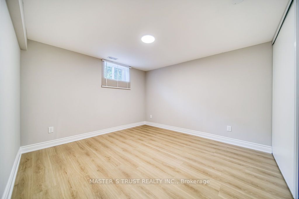 82 Oxford Street Basement Property Photo 11