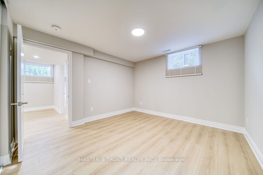 82 Oxford Street Basement Property Photo 12