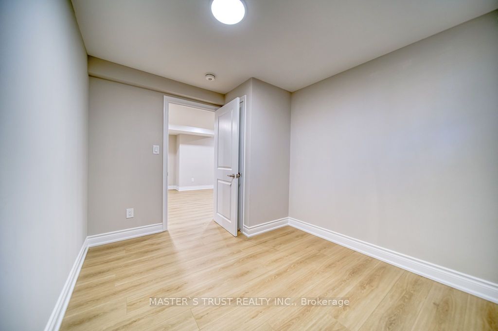 82 Oxford Street Basement Property Photo 14